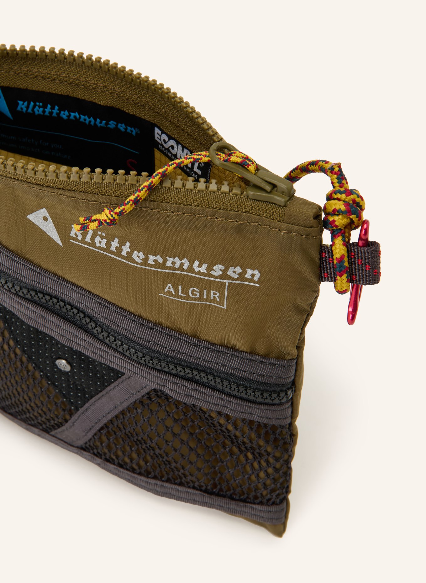 Klättermusen Umhängetasche ALGIR SMALL: OLIV / SCHWARZ