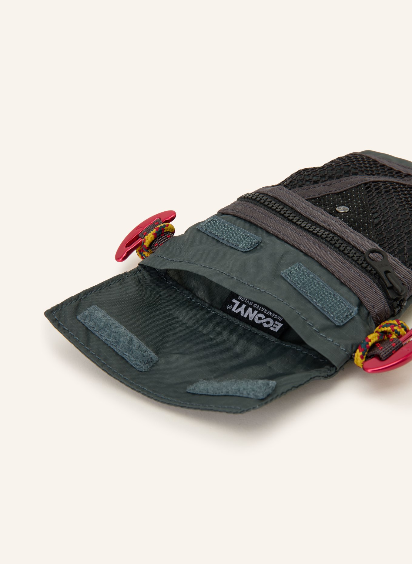 Klättermusen Kabelka přes rameno ALGIR LANYARD: TMAVĚ ŠEDÁ / ČERNÁ