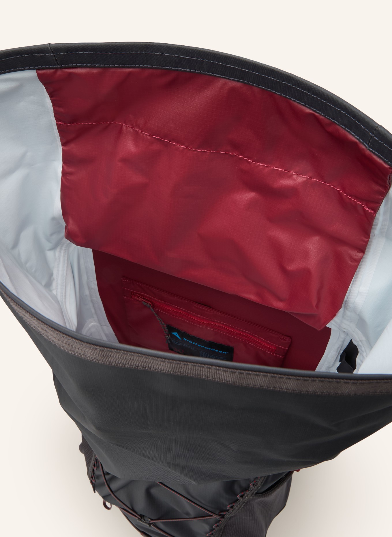 Klättermusen Rucksack VIDE 30 l: DUNKELGRAU / DUNKELROT