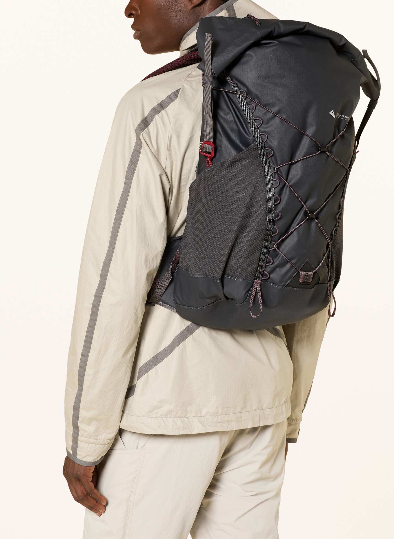 Klättermusen Rucksack VIDE 30 l: DUNKELGRAU / DUNKELROT