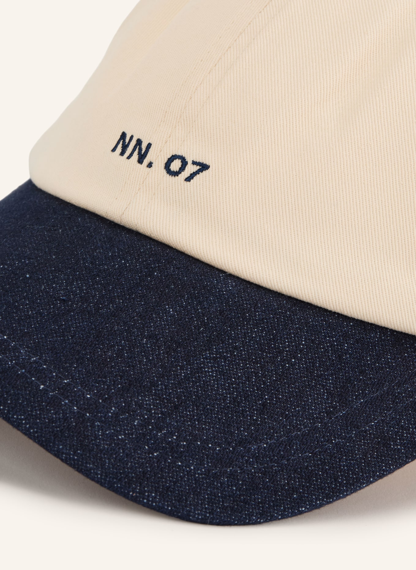 NN.07 Casquette: BLANC / BLEU FONCÉ