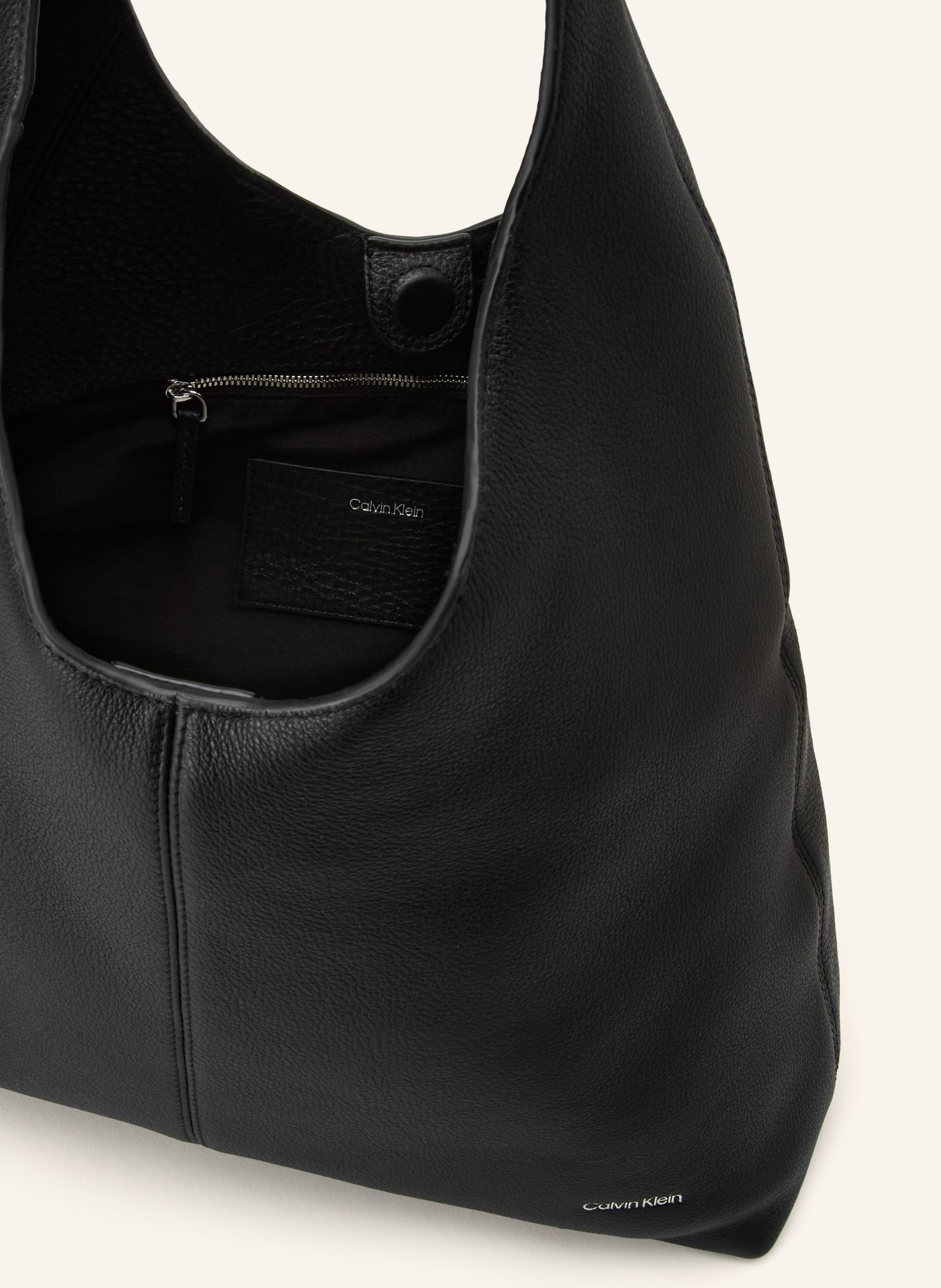 Calvin Klein Schultertasche: SCHWARZ