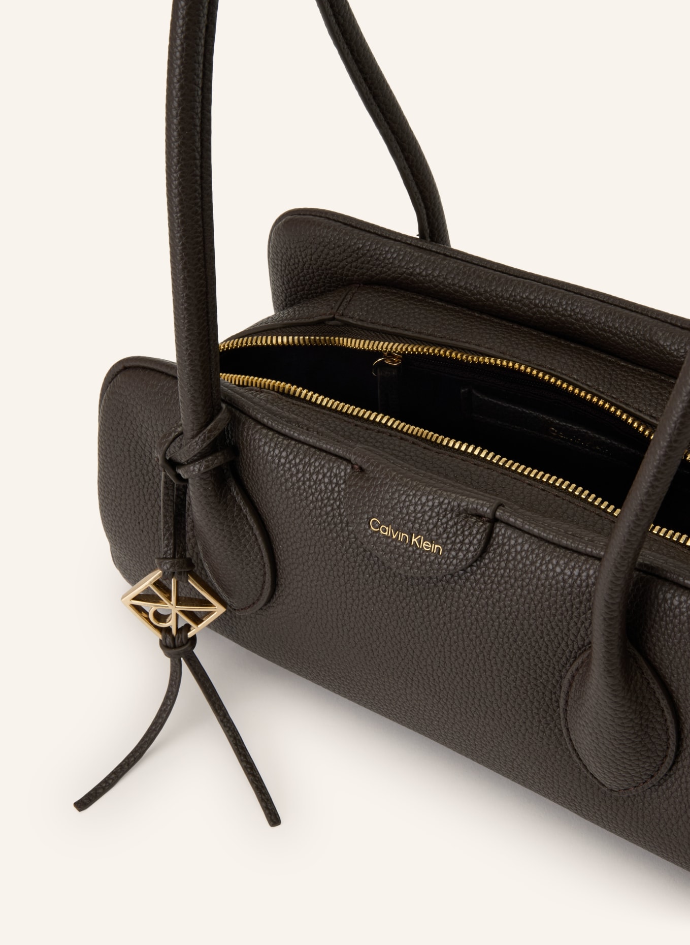 Calvin Klein Handtasche: DUNKELBRAUN