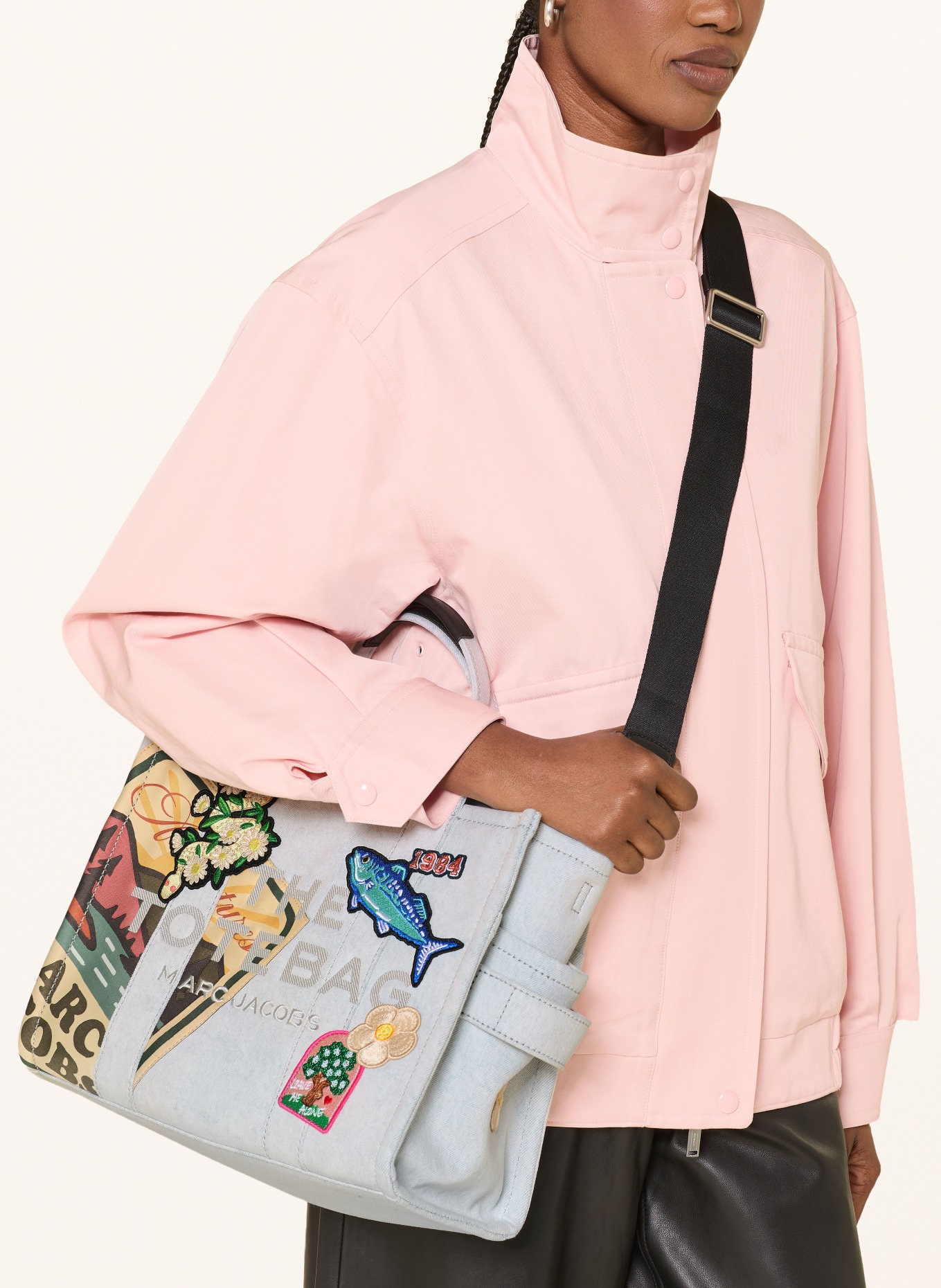 MARC JACOBS Shopper THE MEDIUM TOTE DENIM PATCHES: CREME / SØLV / SORT