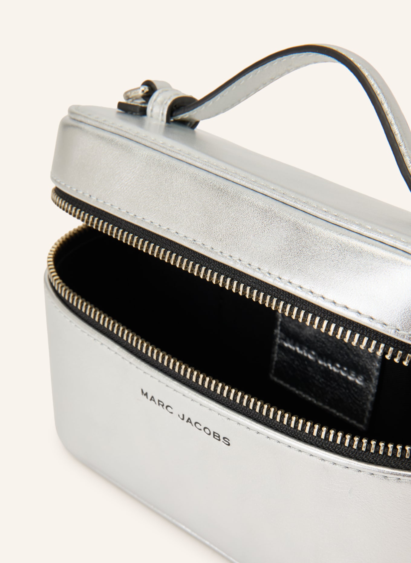 MARC JACOBS Kabelka přes rameno THE VANITY BAG: STŘÍBRNÁ / STŘÍBRNÁ