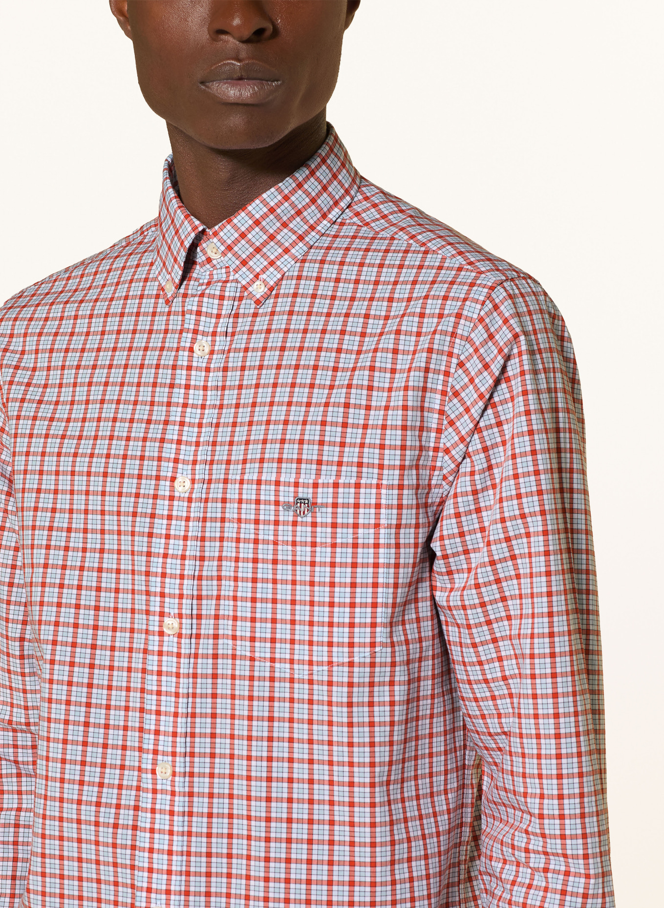 GANT Chemise coupe slim: BLANC / ROUGE / BLEU CLAIR