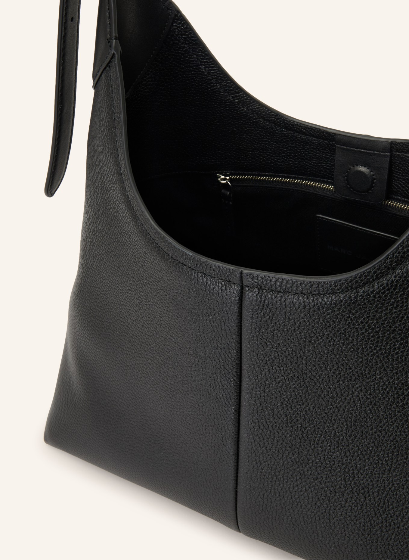 MARC JACOBS Vaková kabelka THE BELTED SACK: ČERNÁ / STŘÍBRNÁ
