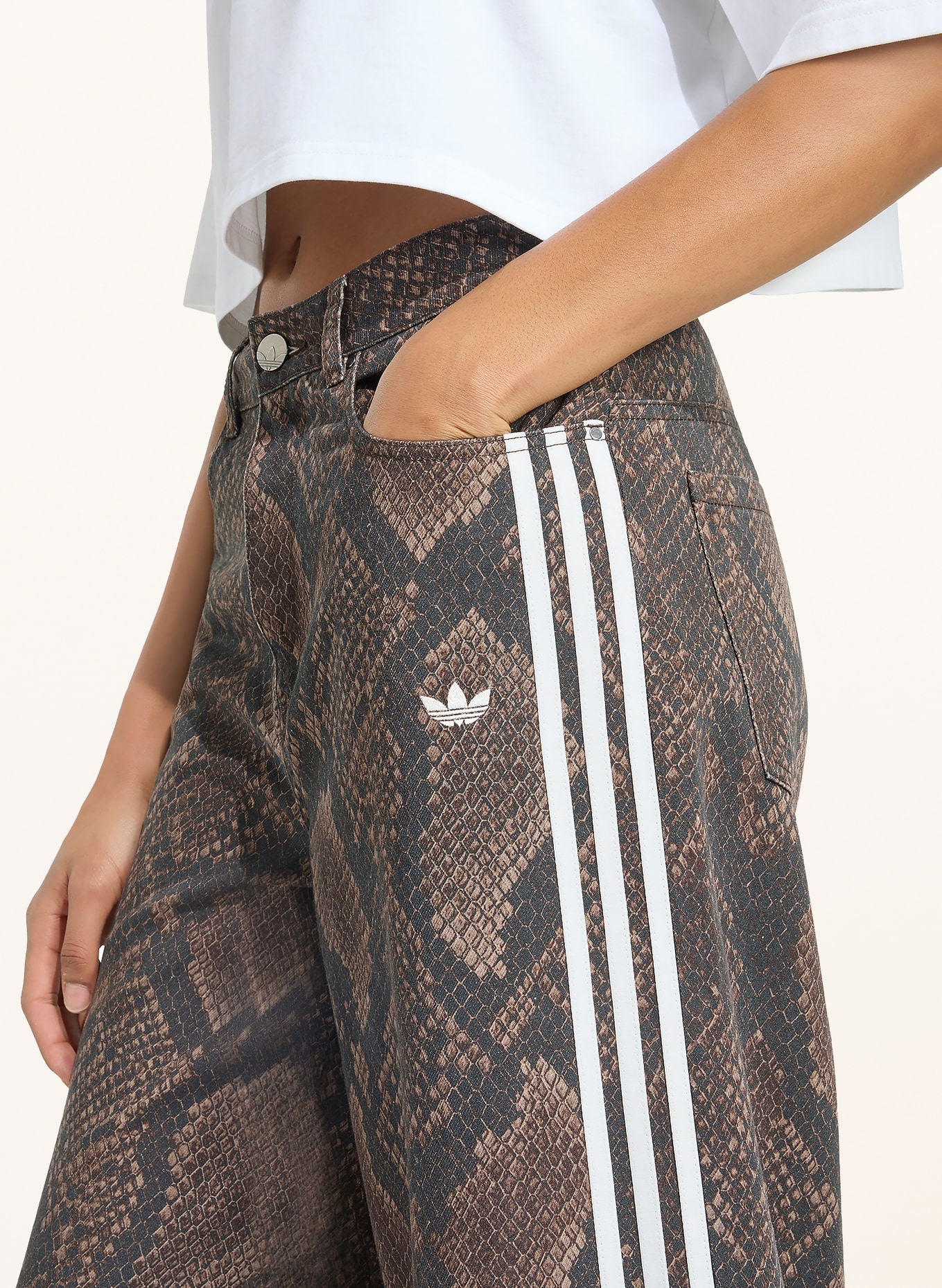 adidas Originals Wide Leg Jeans: EARSTR/AUCO