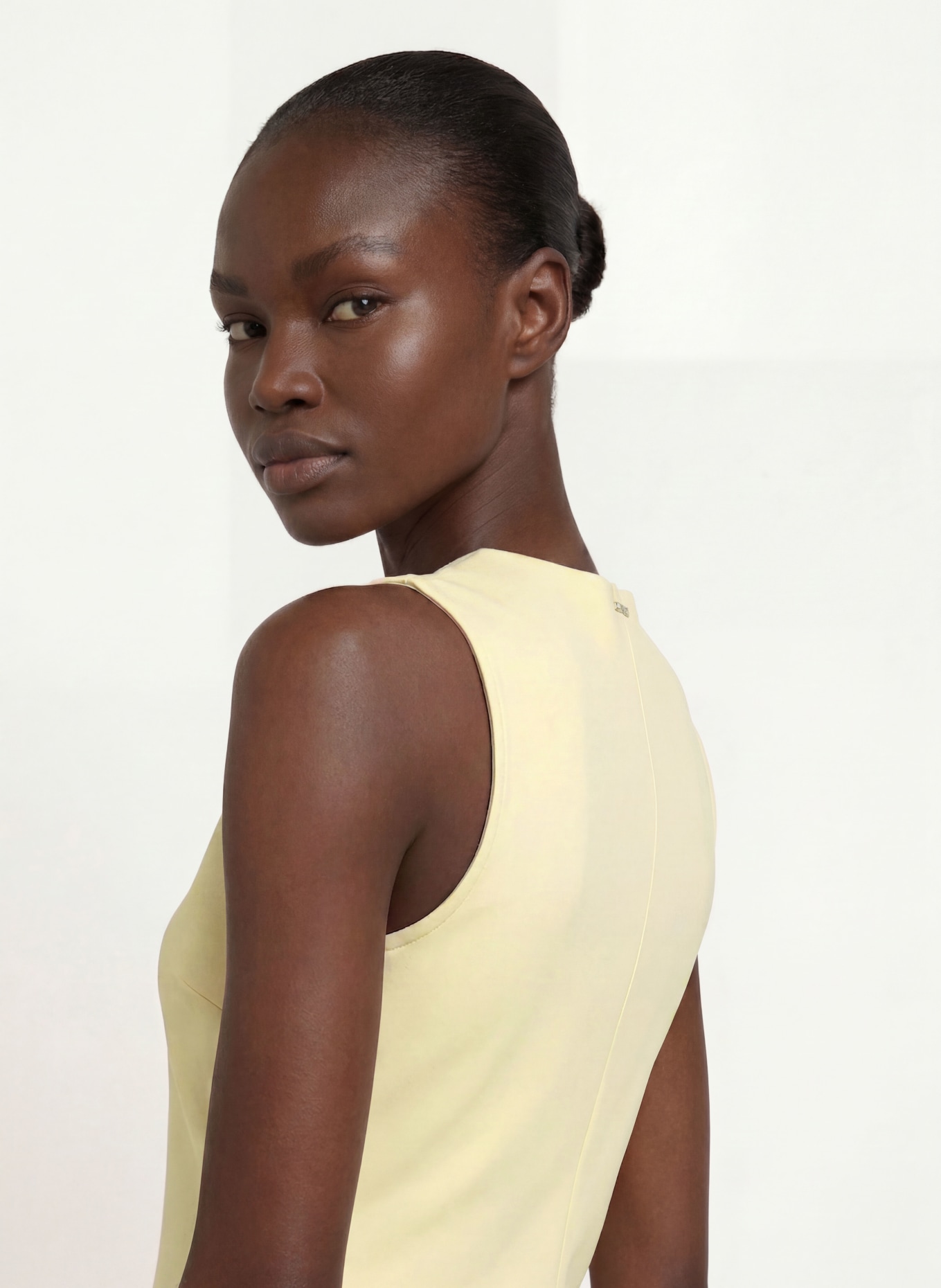 Calvin Klein Jerseyové šaty: TMAVĚ ŽLUTÁ