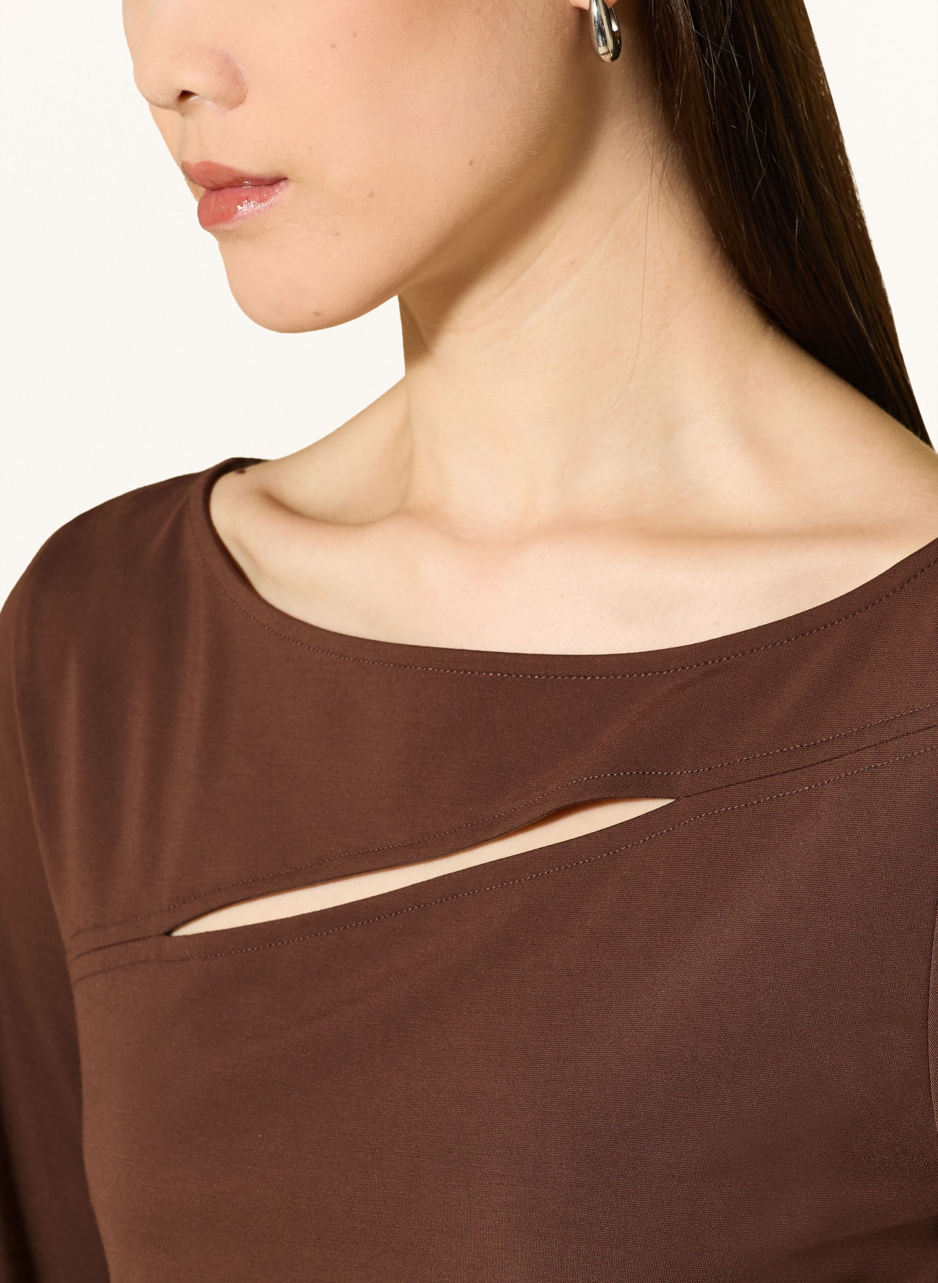 s.Oliver BLACK LABEL T-Shirt mit Cut-out: DUNKELBRAUN