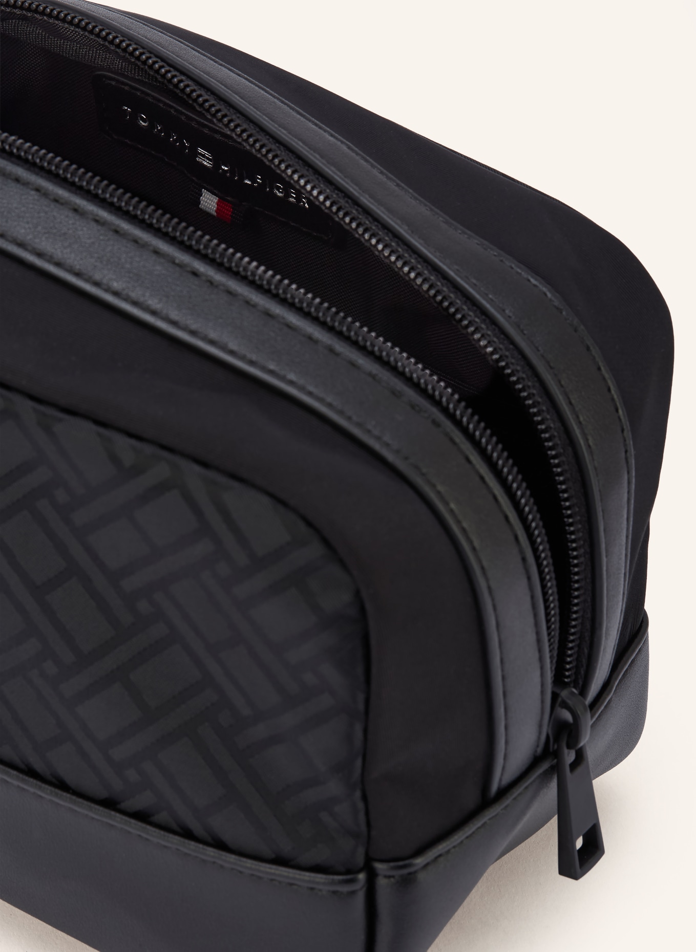 TOMMY HILFIGER Toilettas: ZWART