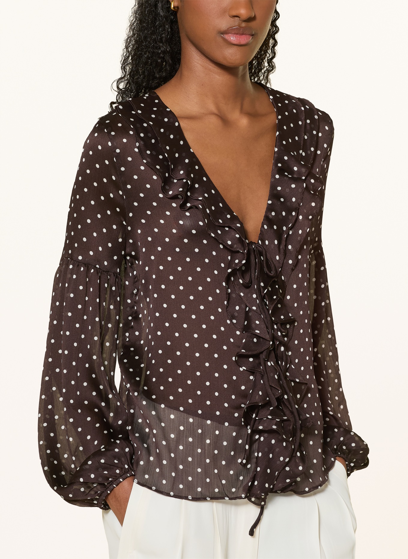 GUESS Bluse EMY mit Volants: DUNKELBRAUN / WEISS