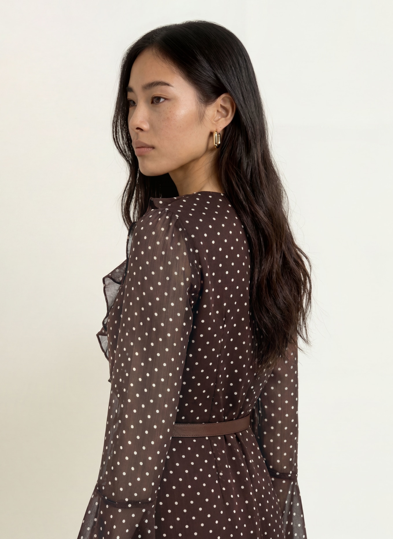GUESS Jurk EMY: MARRON FONCÉ / WIT
