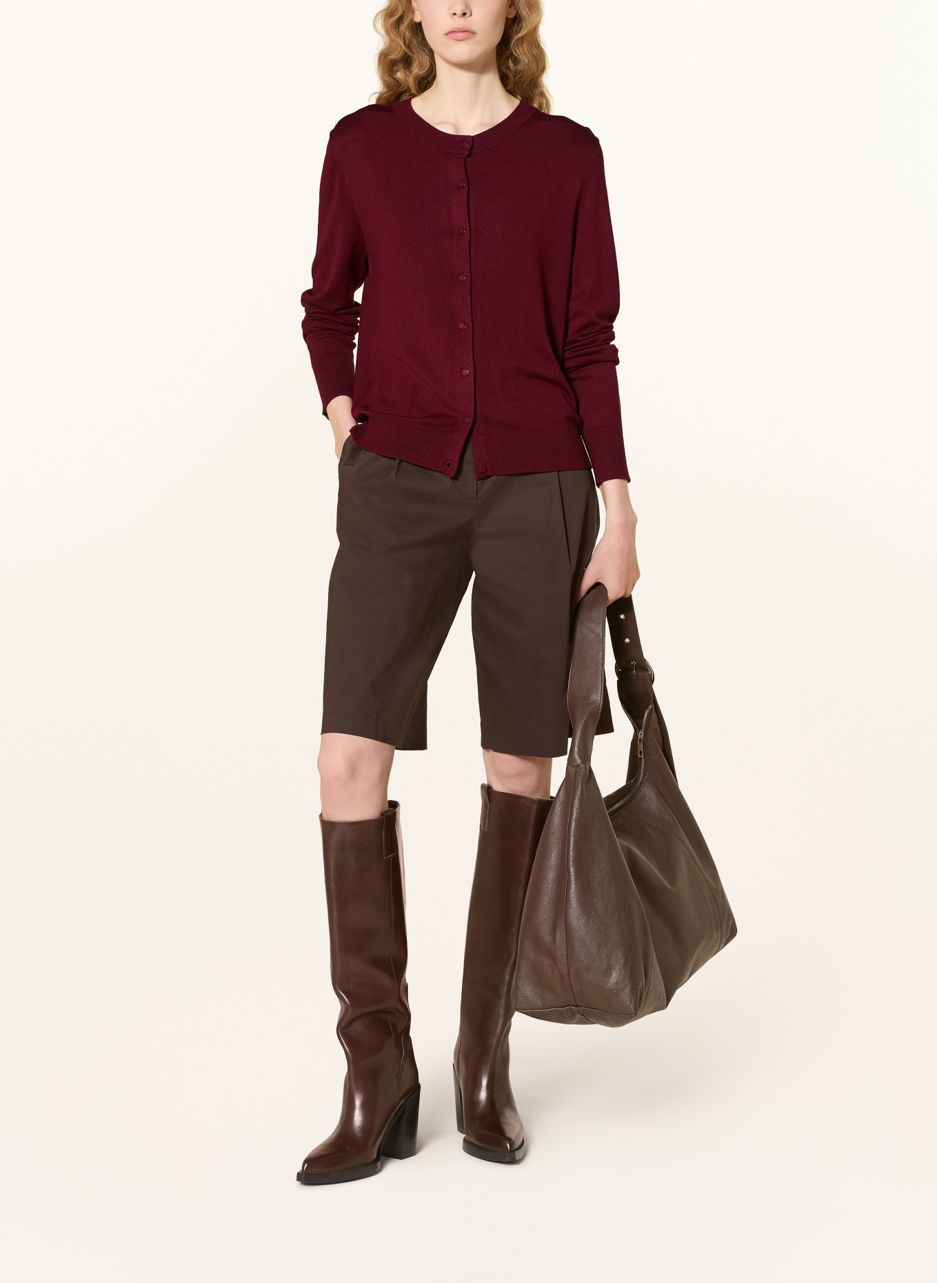 darling harbour vest: WINE