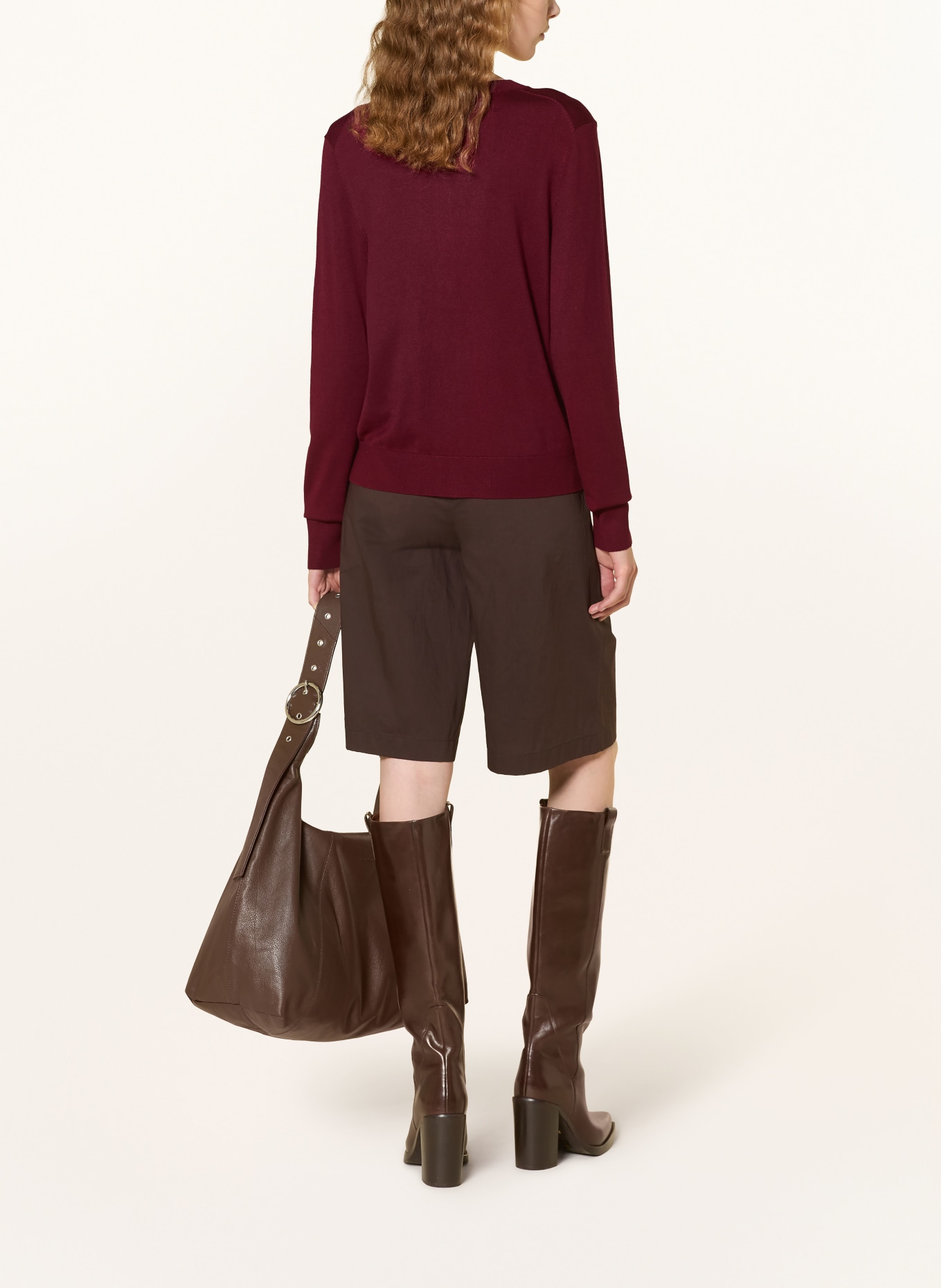 darling harbour vest: WINE