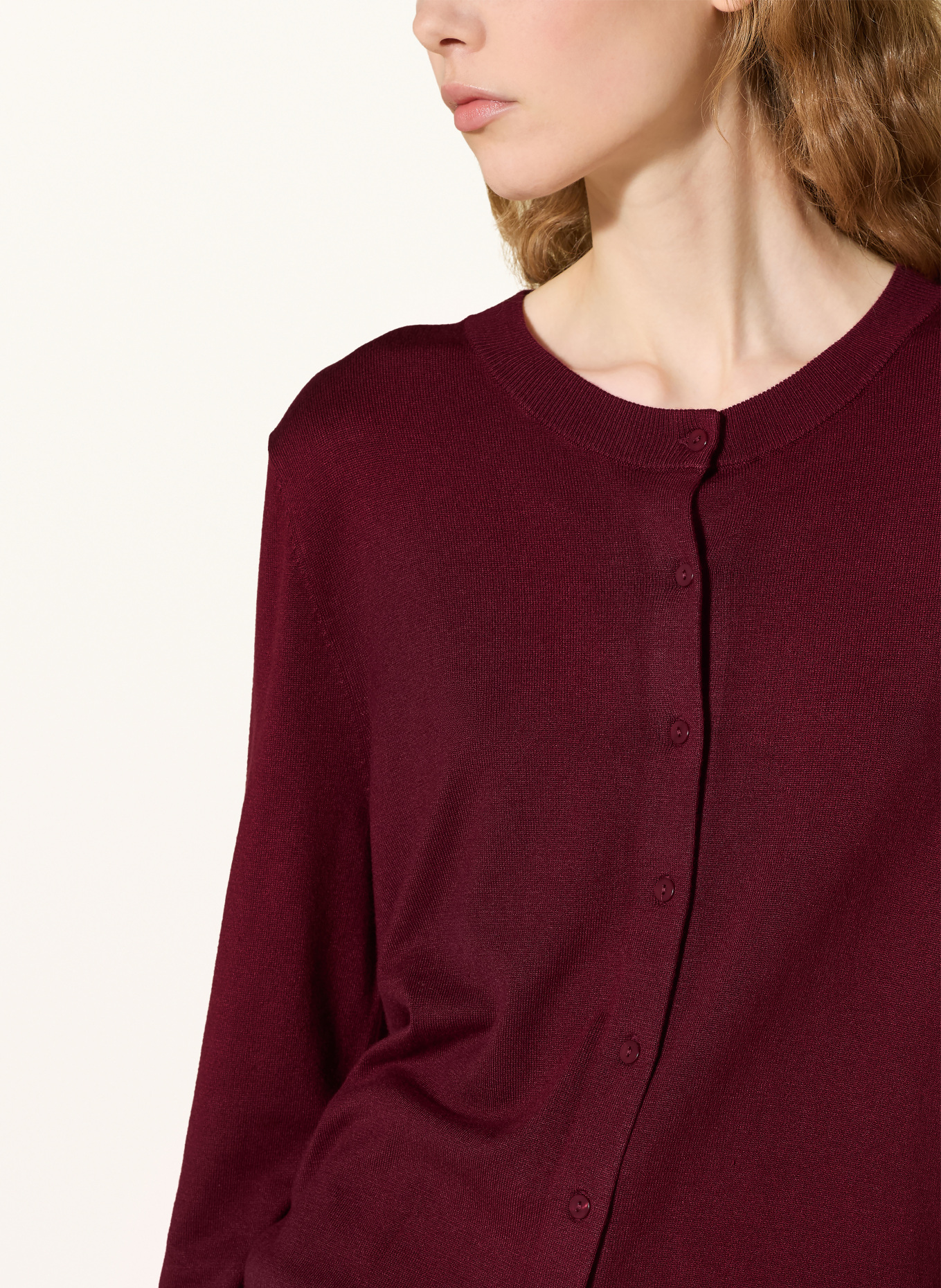 darling harbour vest: WINE