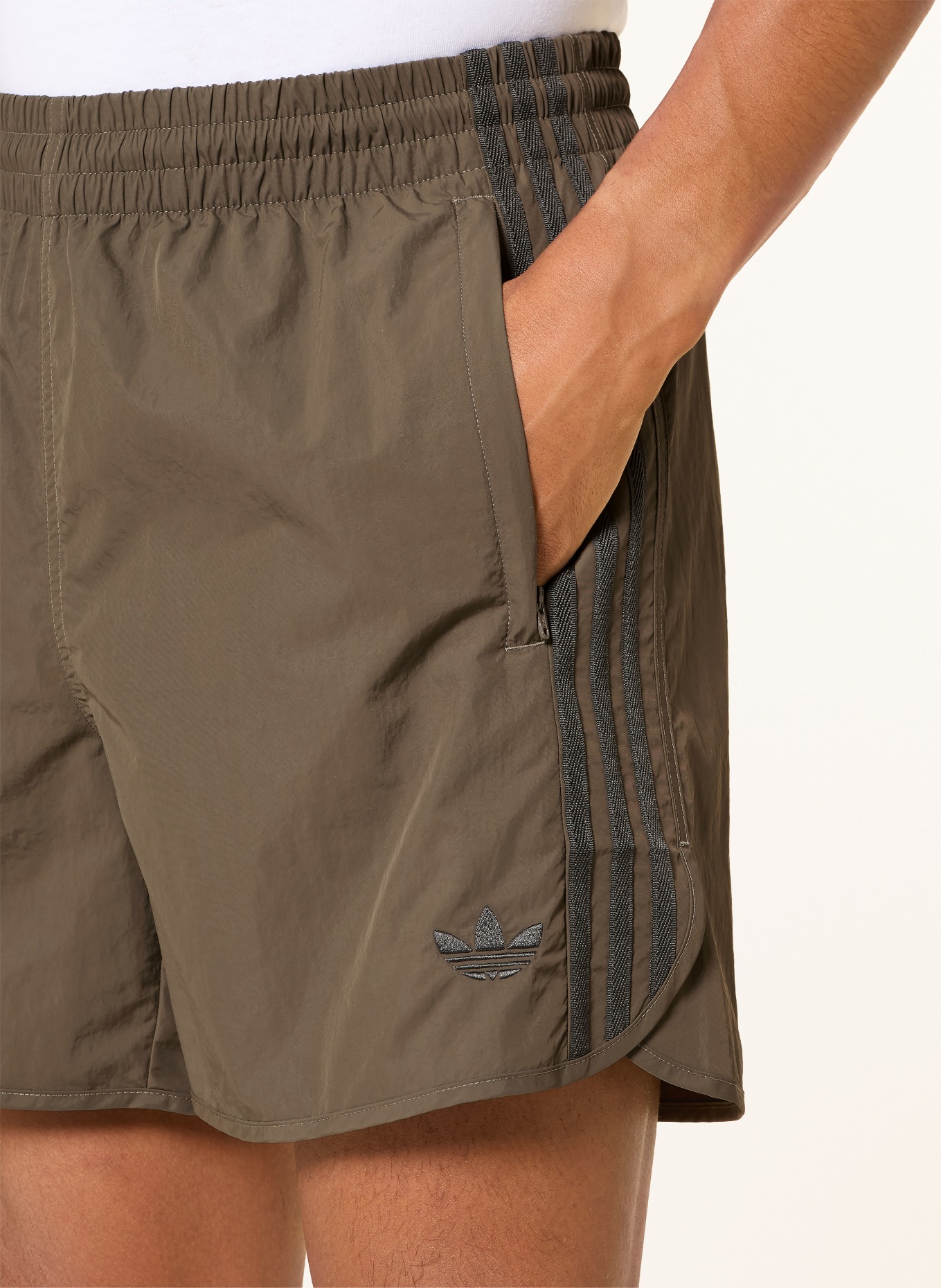 adidas Originals Shorts SPRINTER SHORTS: KHAKI / SORT