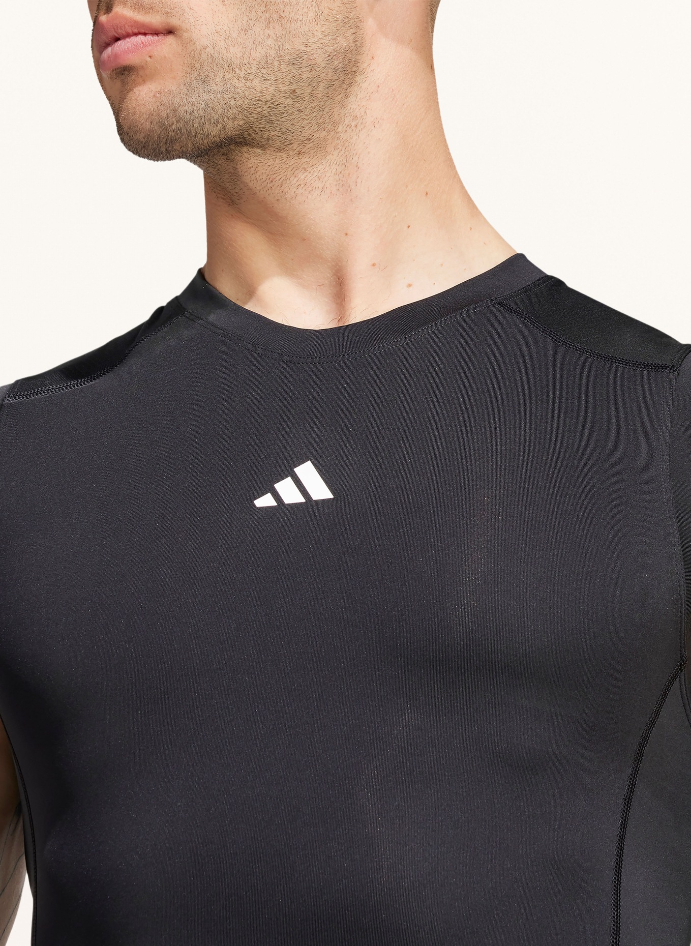 adidas Koszulka bez rękawów TECHFIT: CZARNY