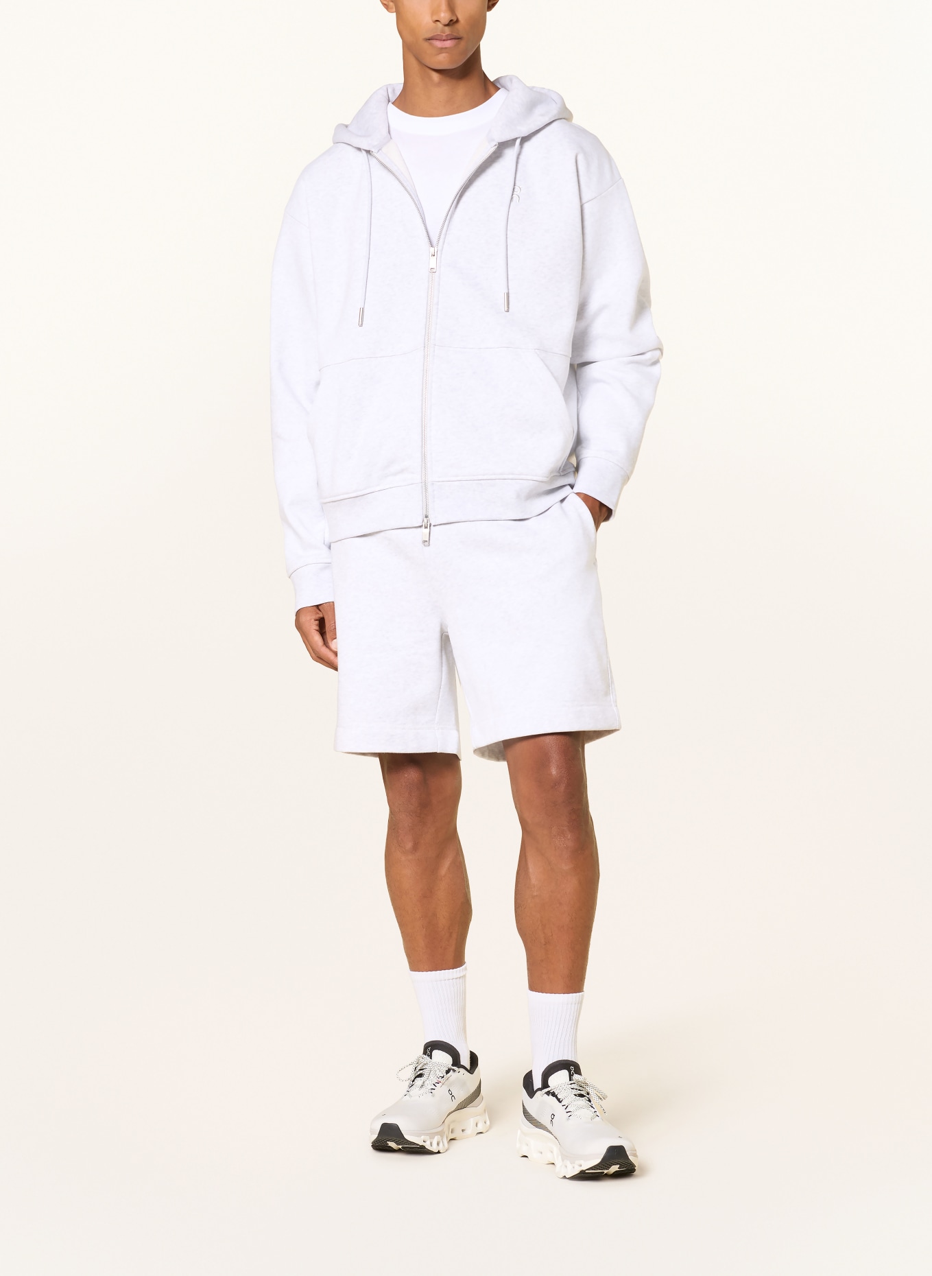 On Short en molleton CLUB COLLECTIVE: GRIS CLAIR