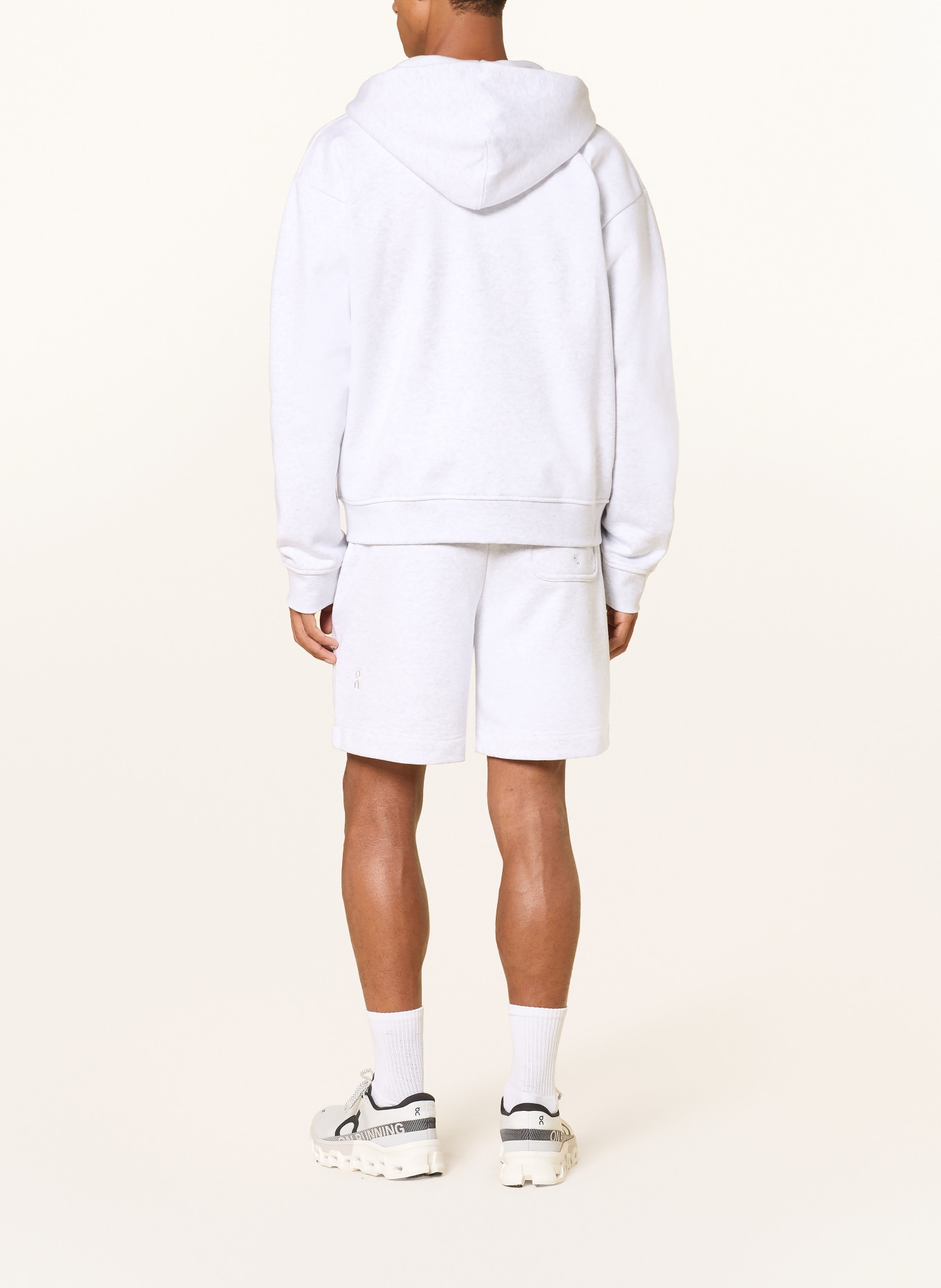 On Short en molleton CLUB COLLECTIVE: GRIS CLAIR