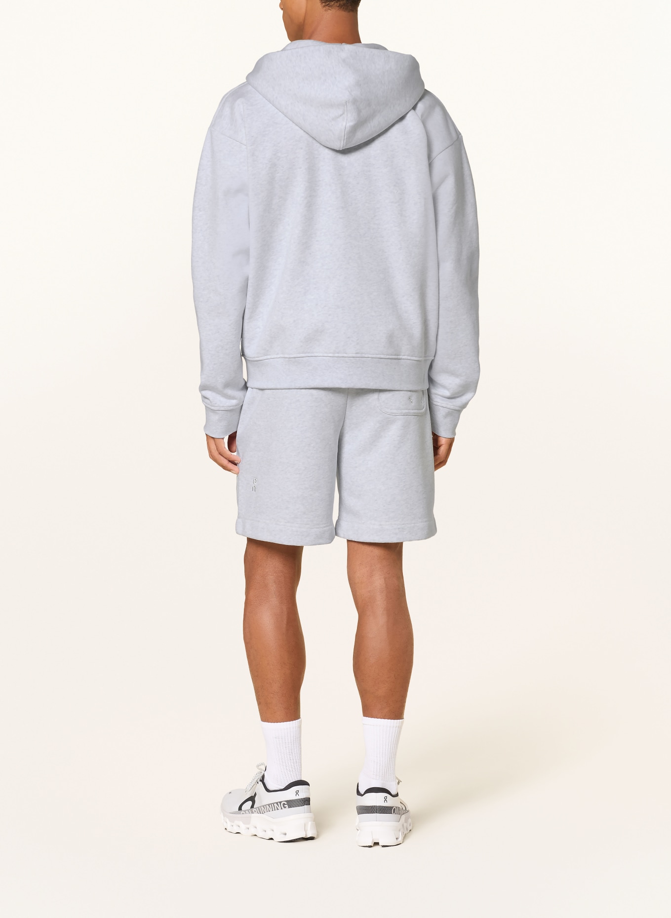 On Short en molleton CLUB COLLECTIVE: GRIS CLAIR