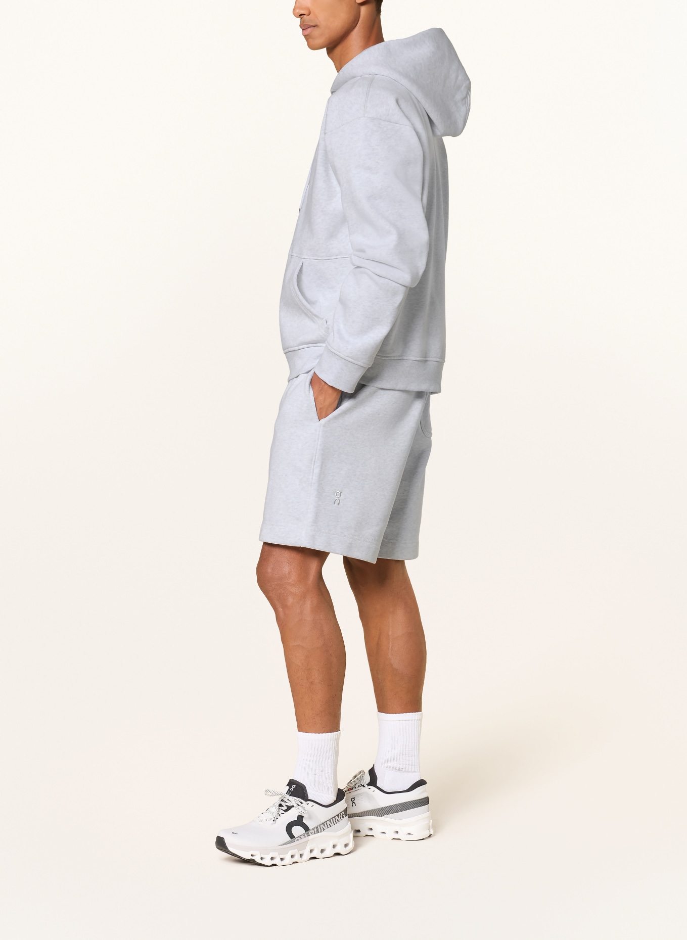 On Short en molleton CLUB COLLECTIVE: GRIS CLAIR
