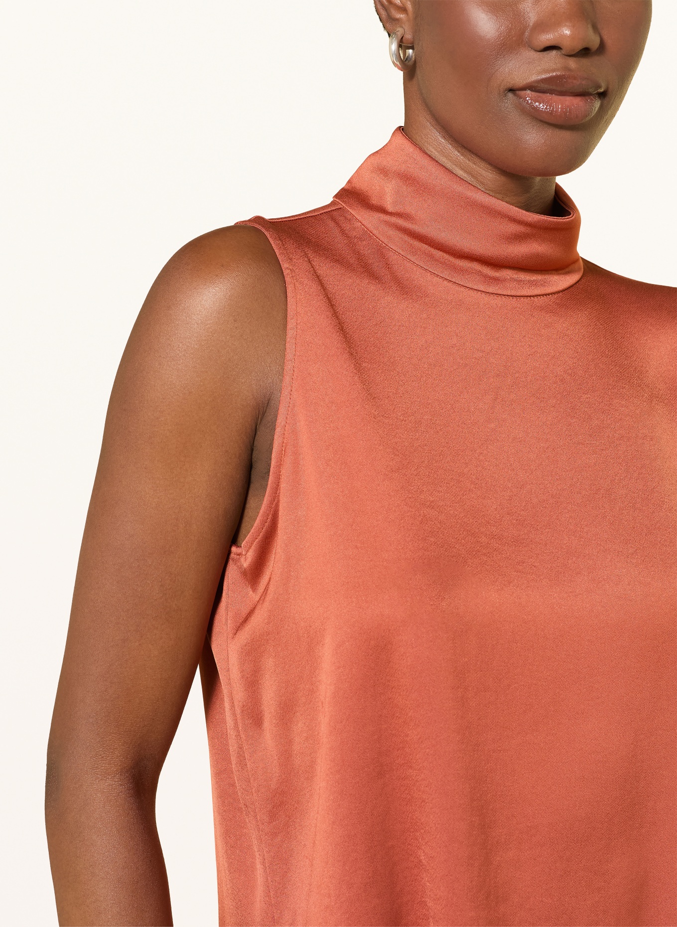 DRYKORN Blusentop HALIRA aus Satin: DUNKELORANGE