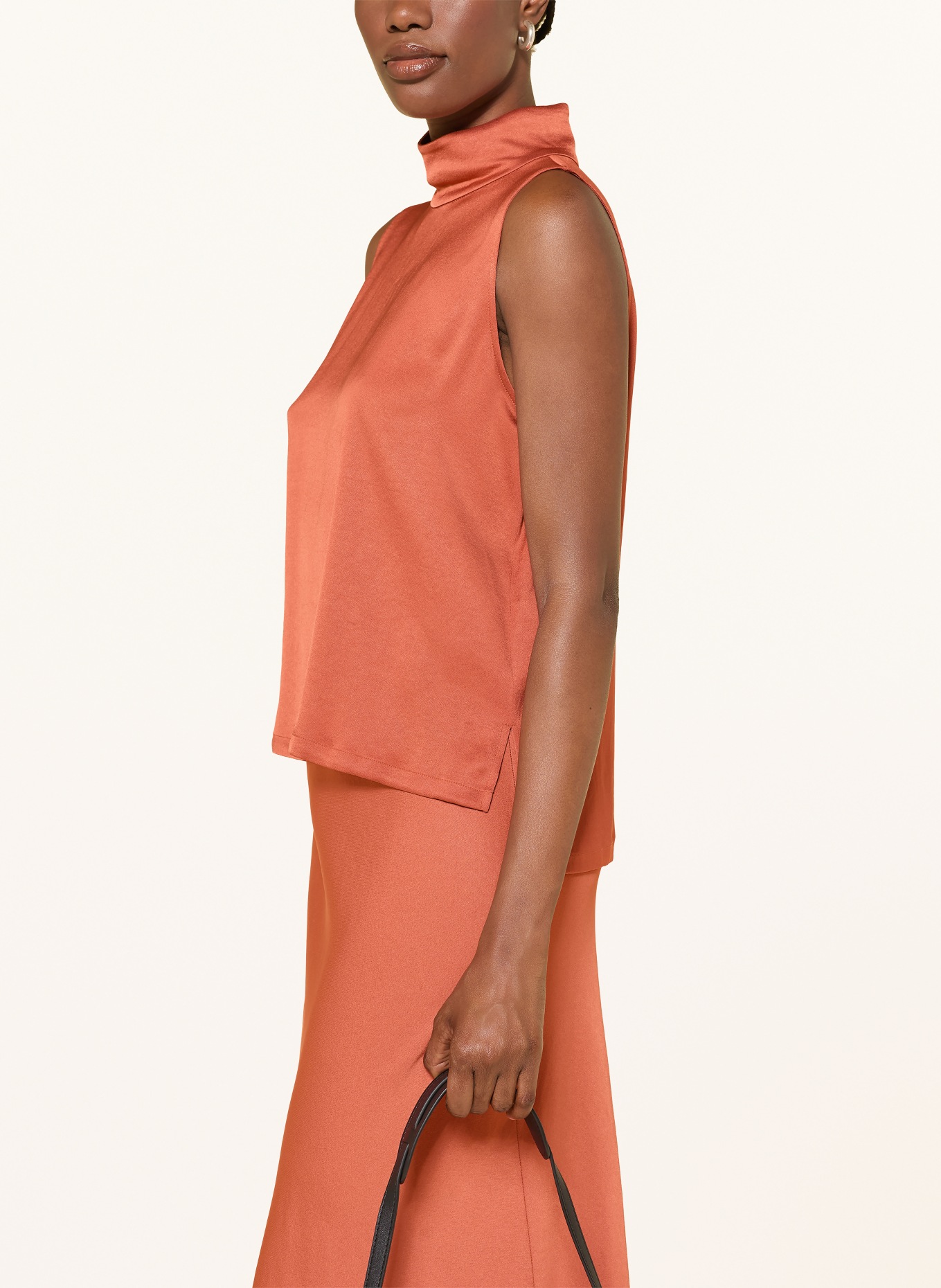 DRYKORN Blusentop HALIRA aus Satin: DUNKELORANGE