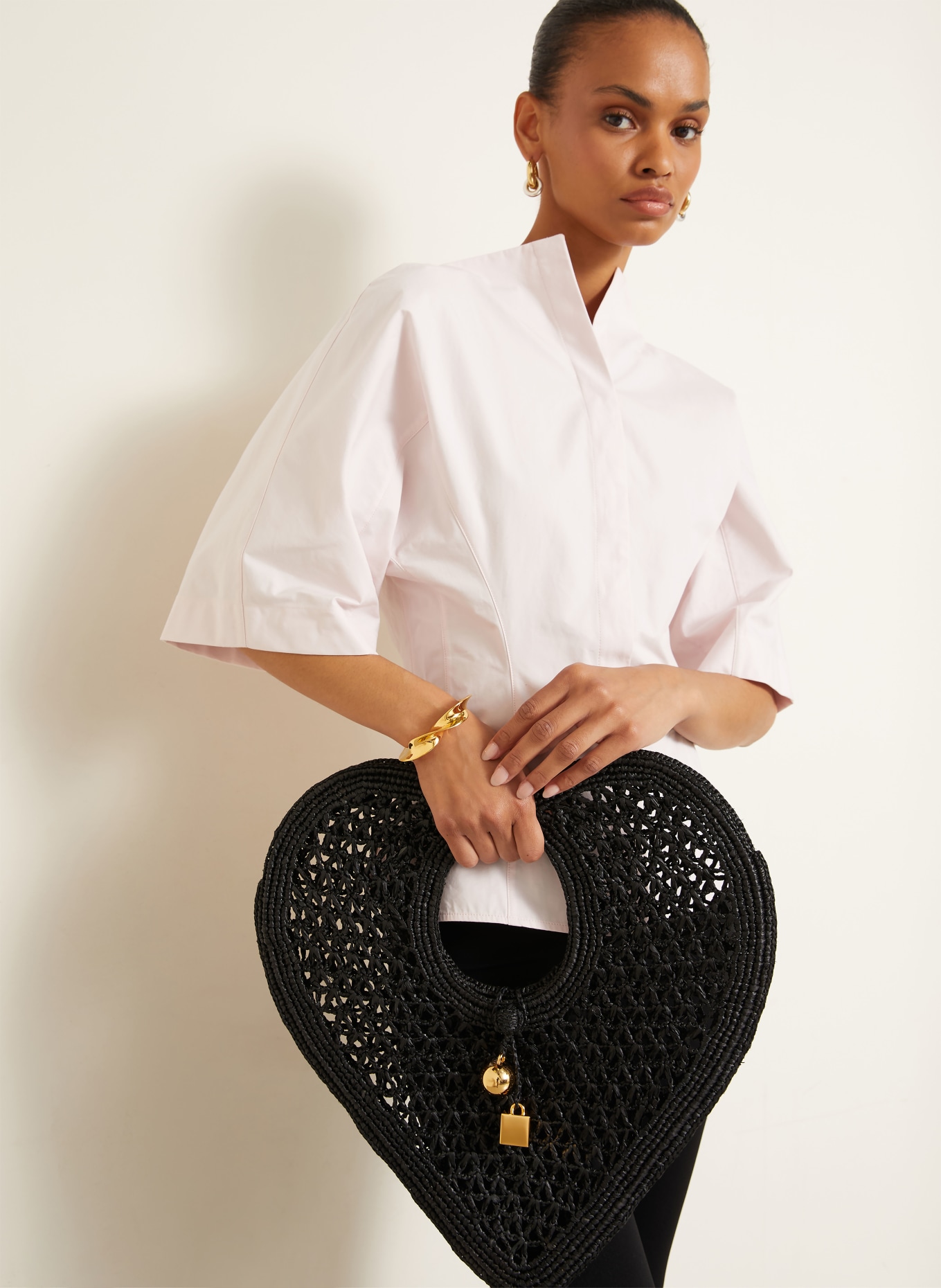 JACQUEMUS Geantă de mână LE SPIAGGIA COEUR: NEGRU / AUR