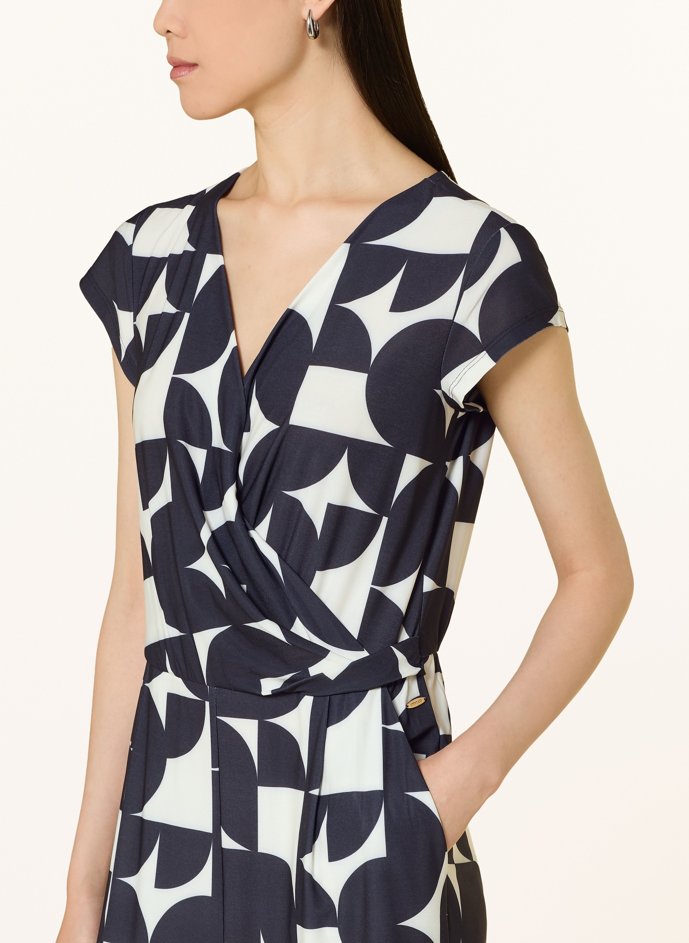 BETTY&CO Kombinezon: CZARNY / KREMOWY