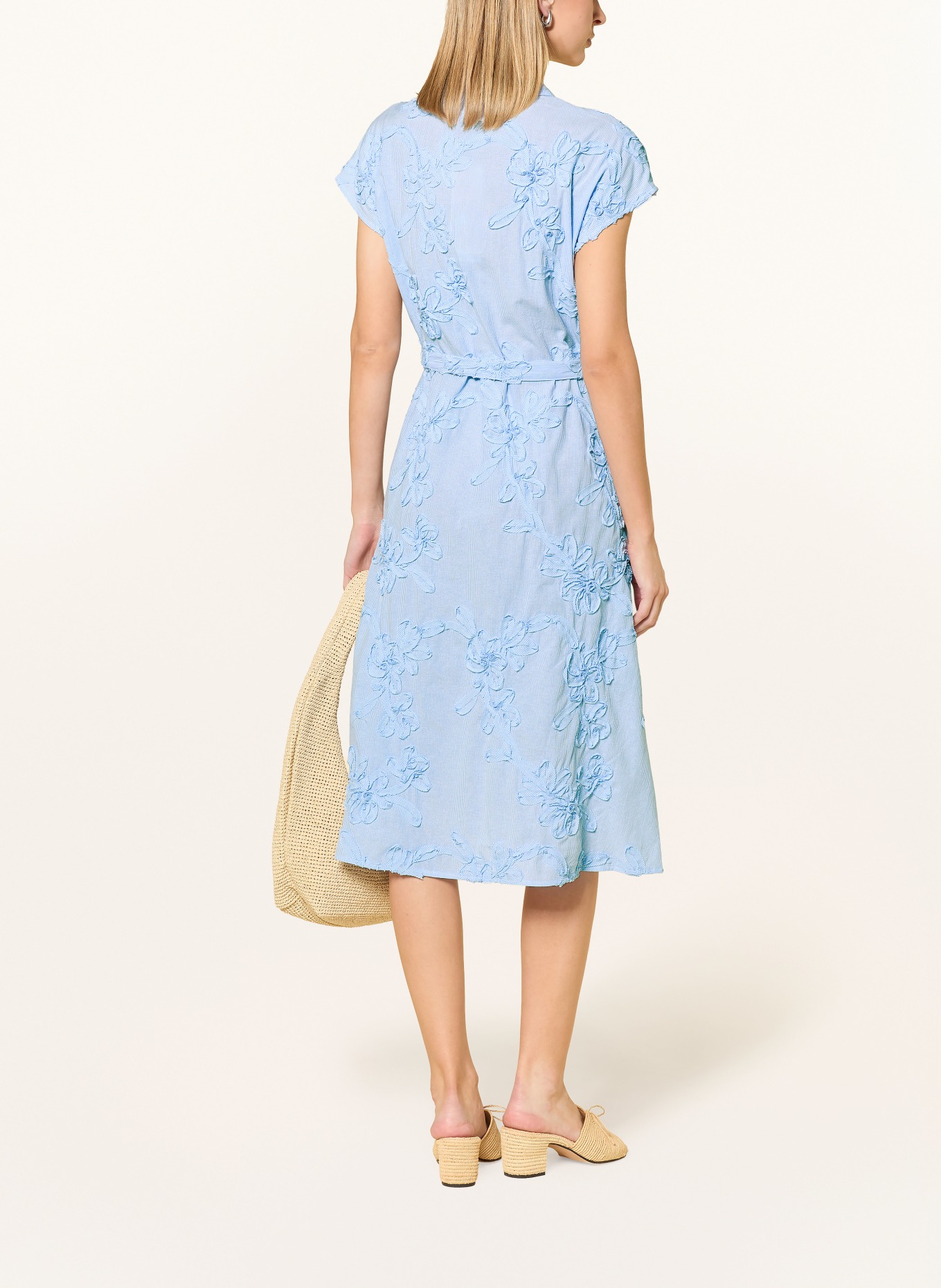 BETTY&CO Hemdblusenkleid: HELLBLAU / WEISS