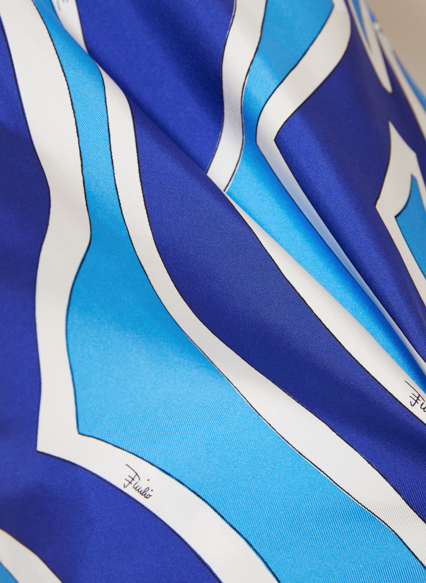 PUCCI Seidentop: BLAU / HELLBLAU / WEISS