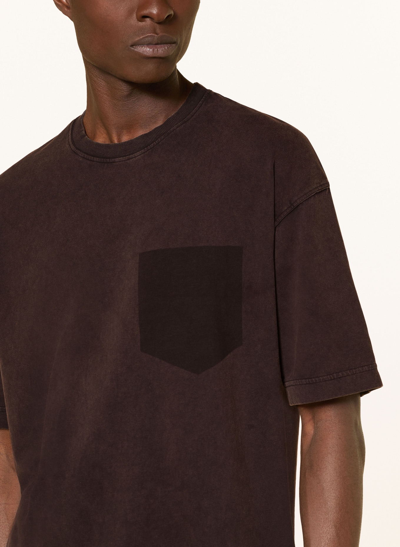 DRYKORN T-Shirt MATEGON: DUNKELBRAUN