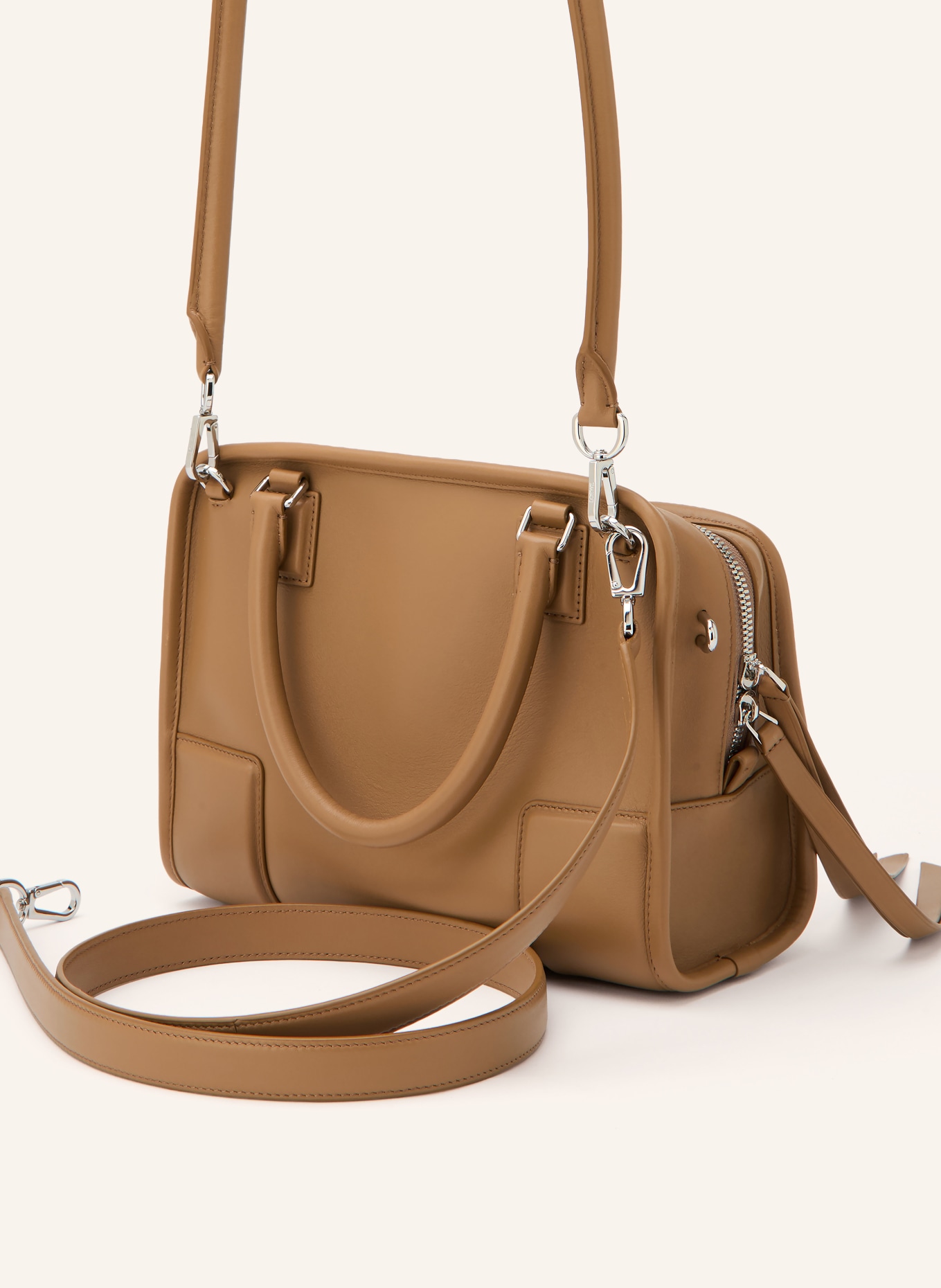 LOEWE Umhängetasche AMAZONA 180 SMALL: HELLBRAUN / SILBER