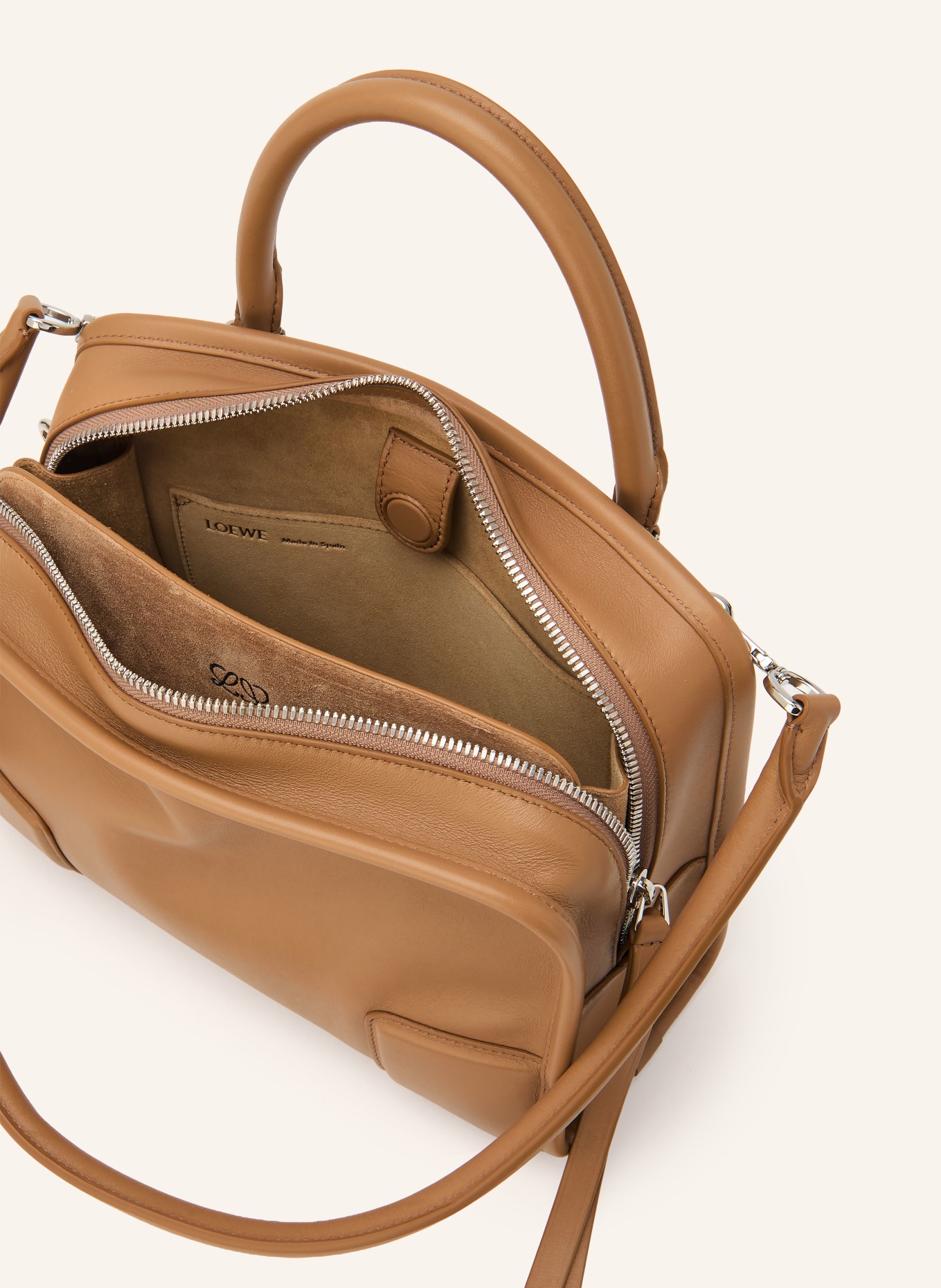 LOEWE Umhängetasche AMAZONA 180 SMALL: HELLBRAUN / SILBER