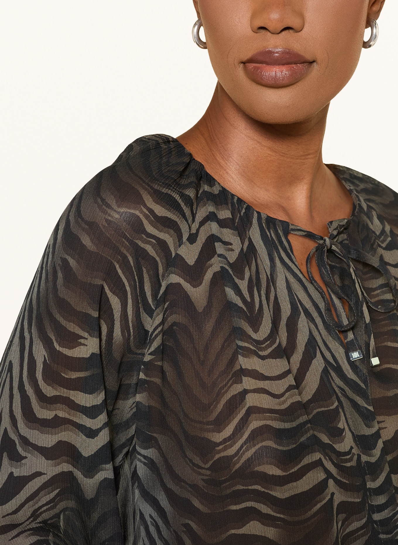 RIANI Blouse with ruffles: BROWN / BLACK