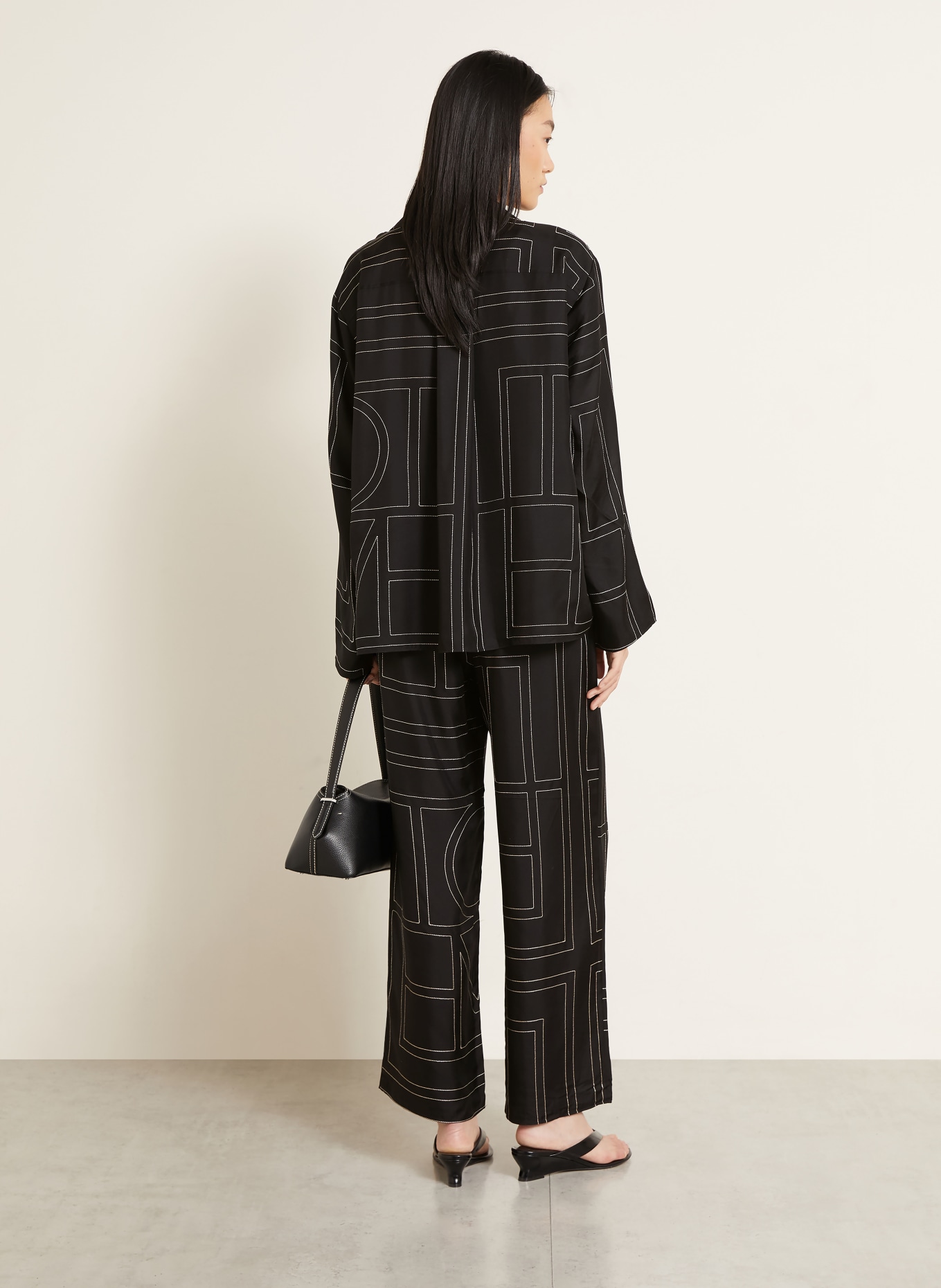 TOTEME Pantalon en soie: NOIR / ÉCRU
