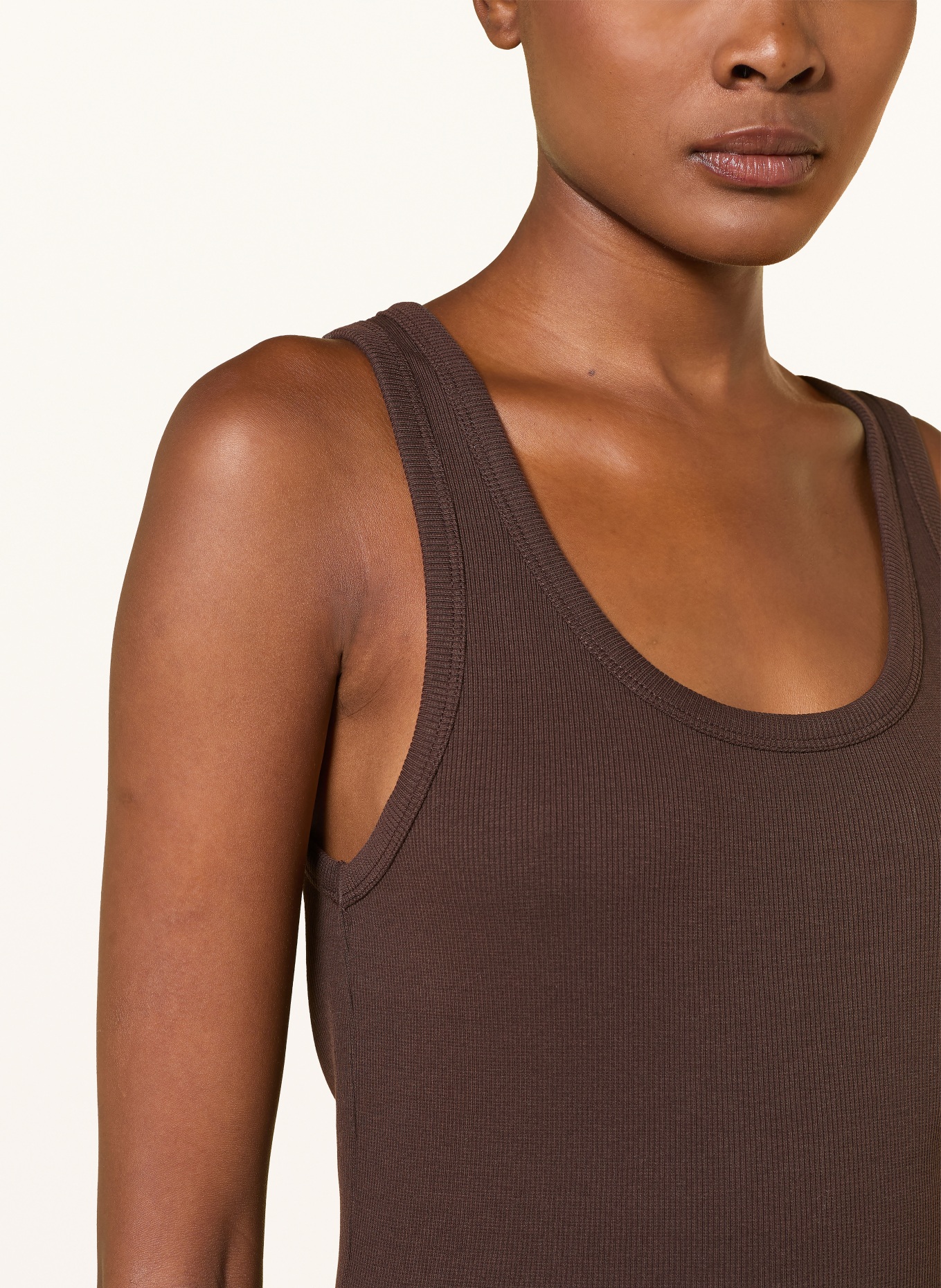 CLOSED Top: MARRON FONCÉ