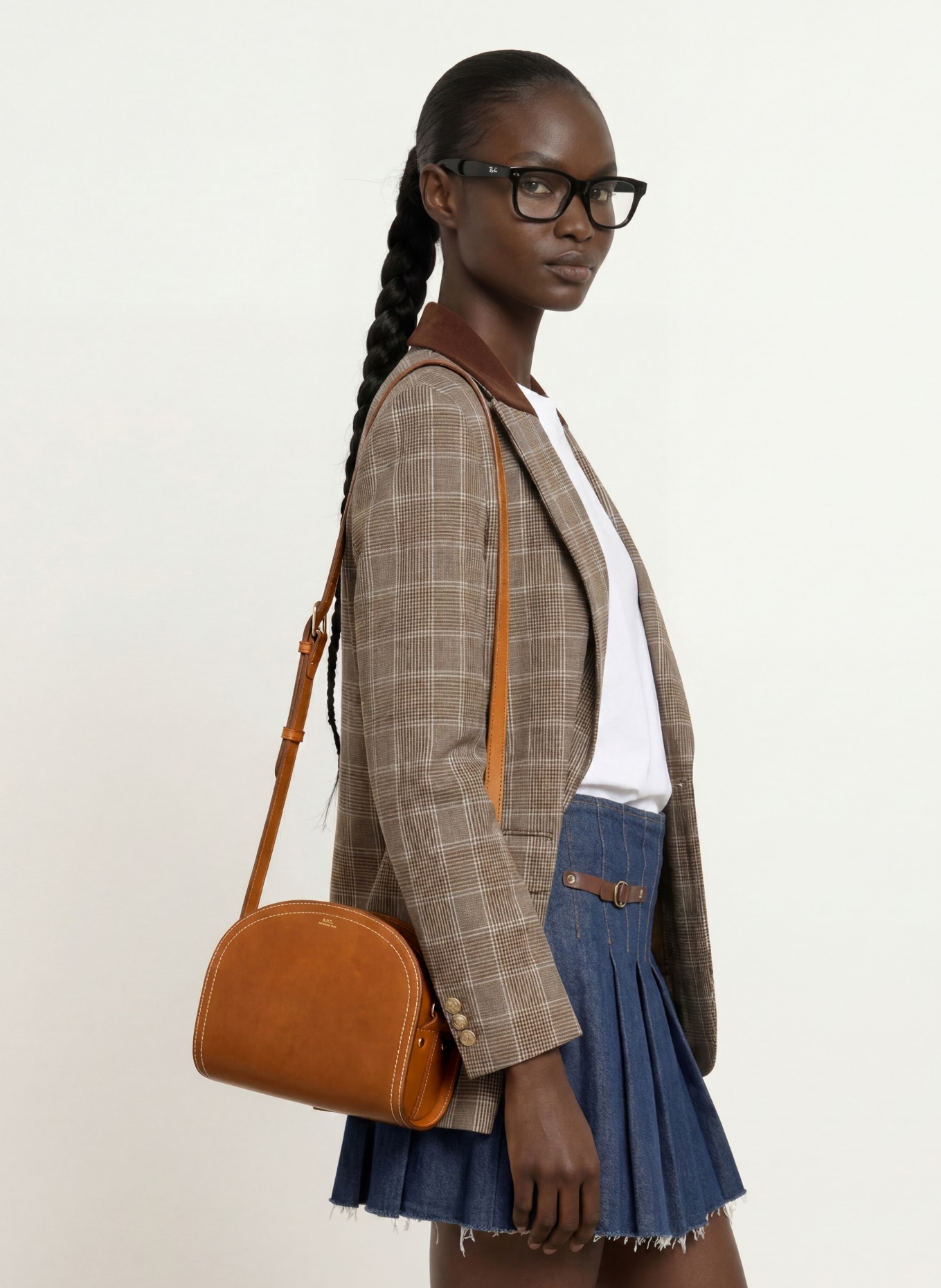 A.P.C. Schoudertas DEMI LUNE: BRUIN