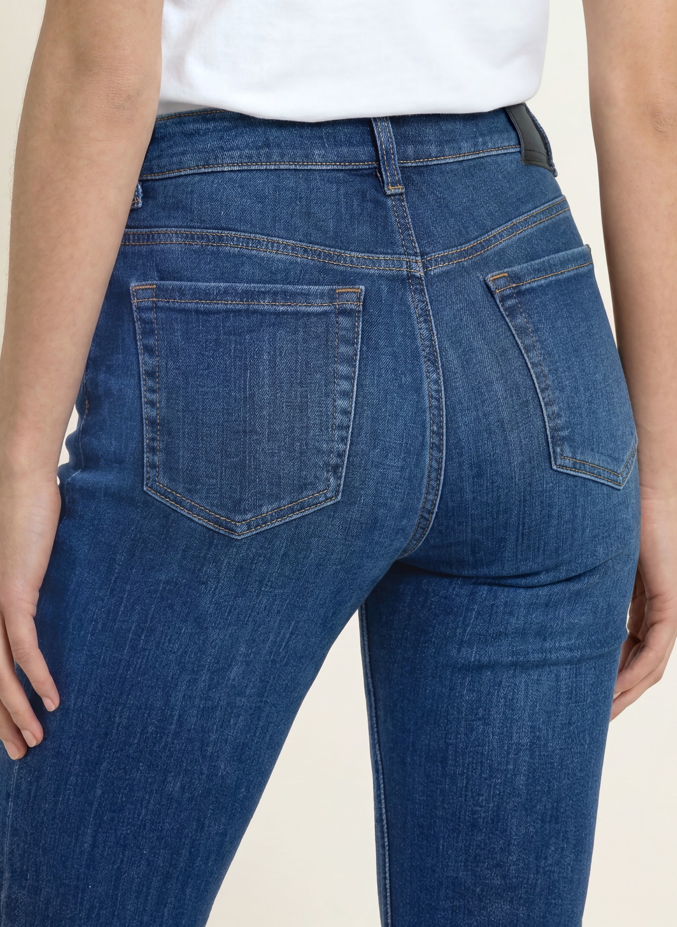 MARC CAIN Cropped Jeans FORLI mit Schmucksteinen: 357 vintage indigo