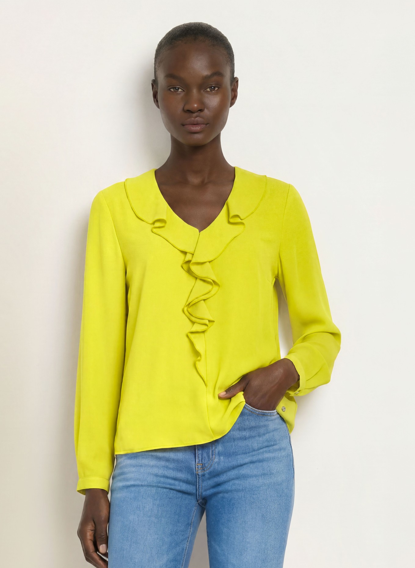 MARC CAIN Blusenshirt mit Volants: 513 apple green new