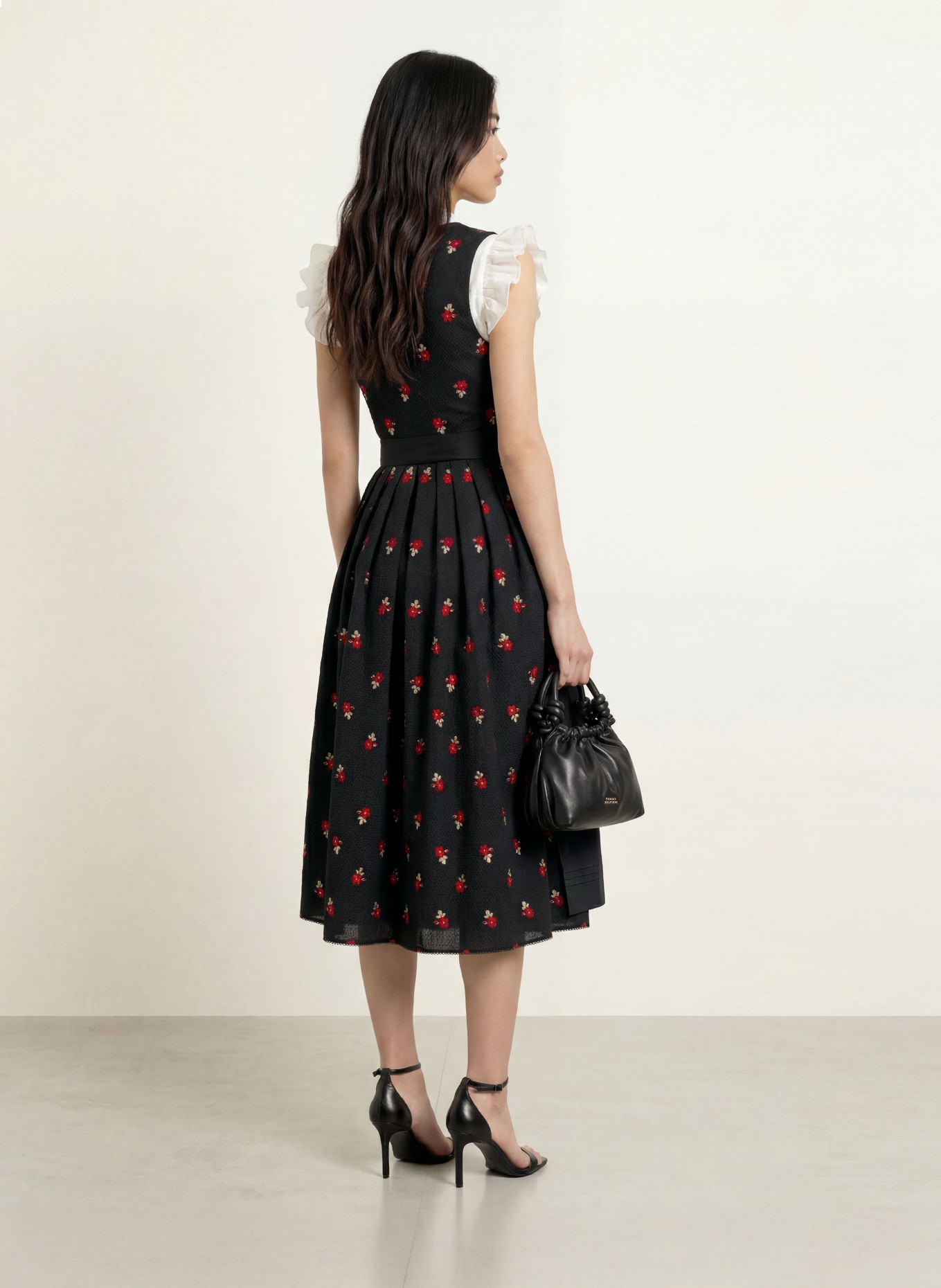 SPORTALM Robe Dirndl MONHAM: NOIR / OR / ROUGE