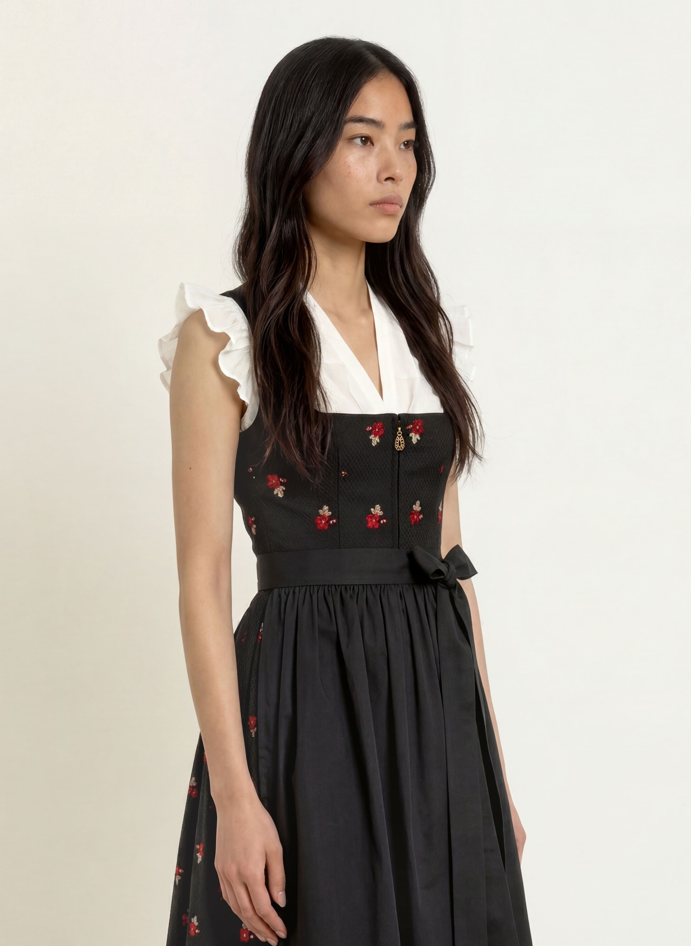 SPORTALM Robe Dirndl MONHAM: NOIR / OR / ROUGE