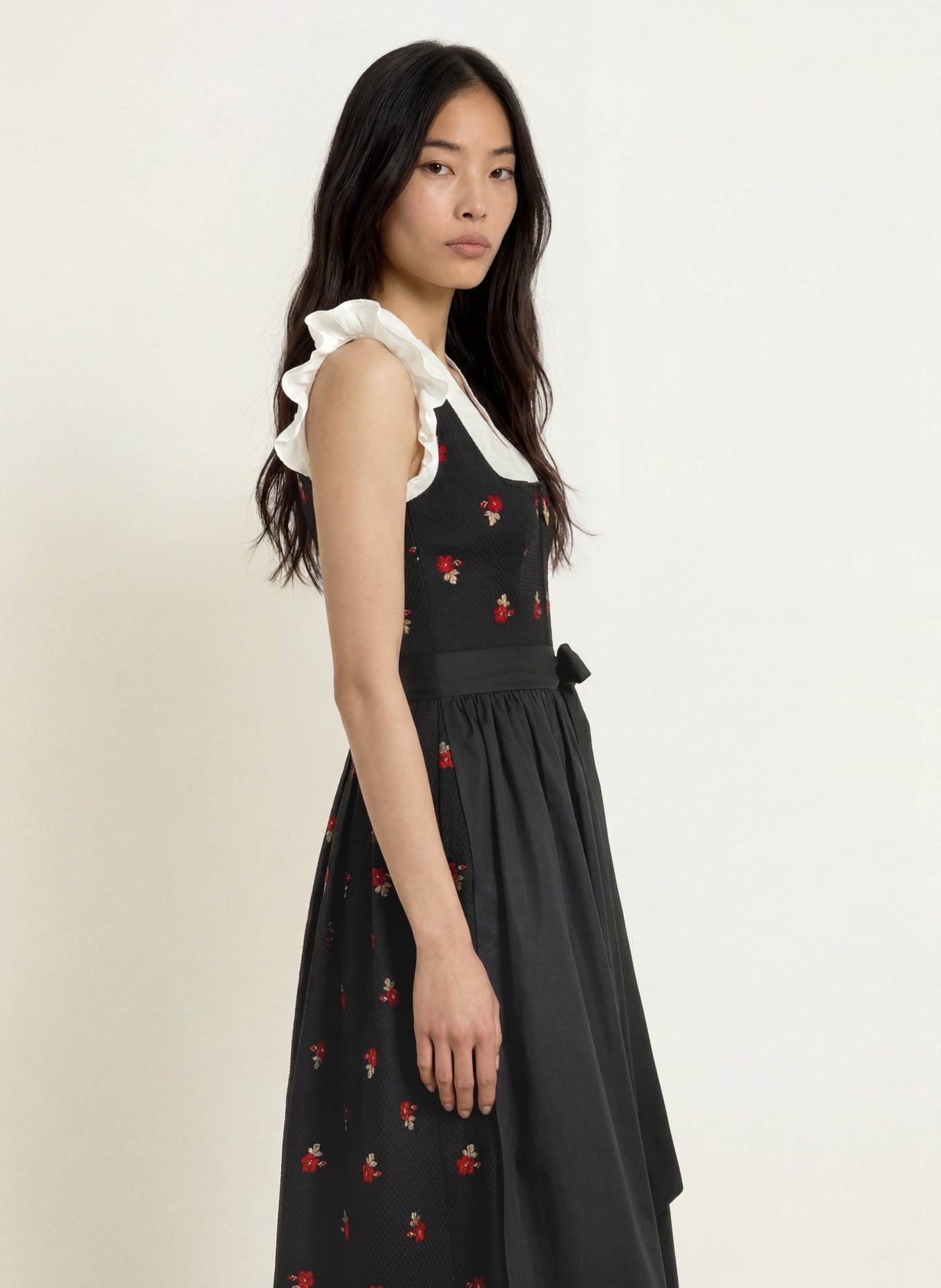 SPORTALM Robe Dirndl MONHAM: NOIR / OR / ROUGE