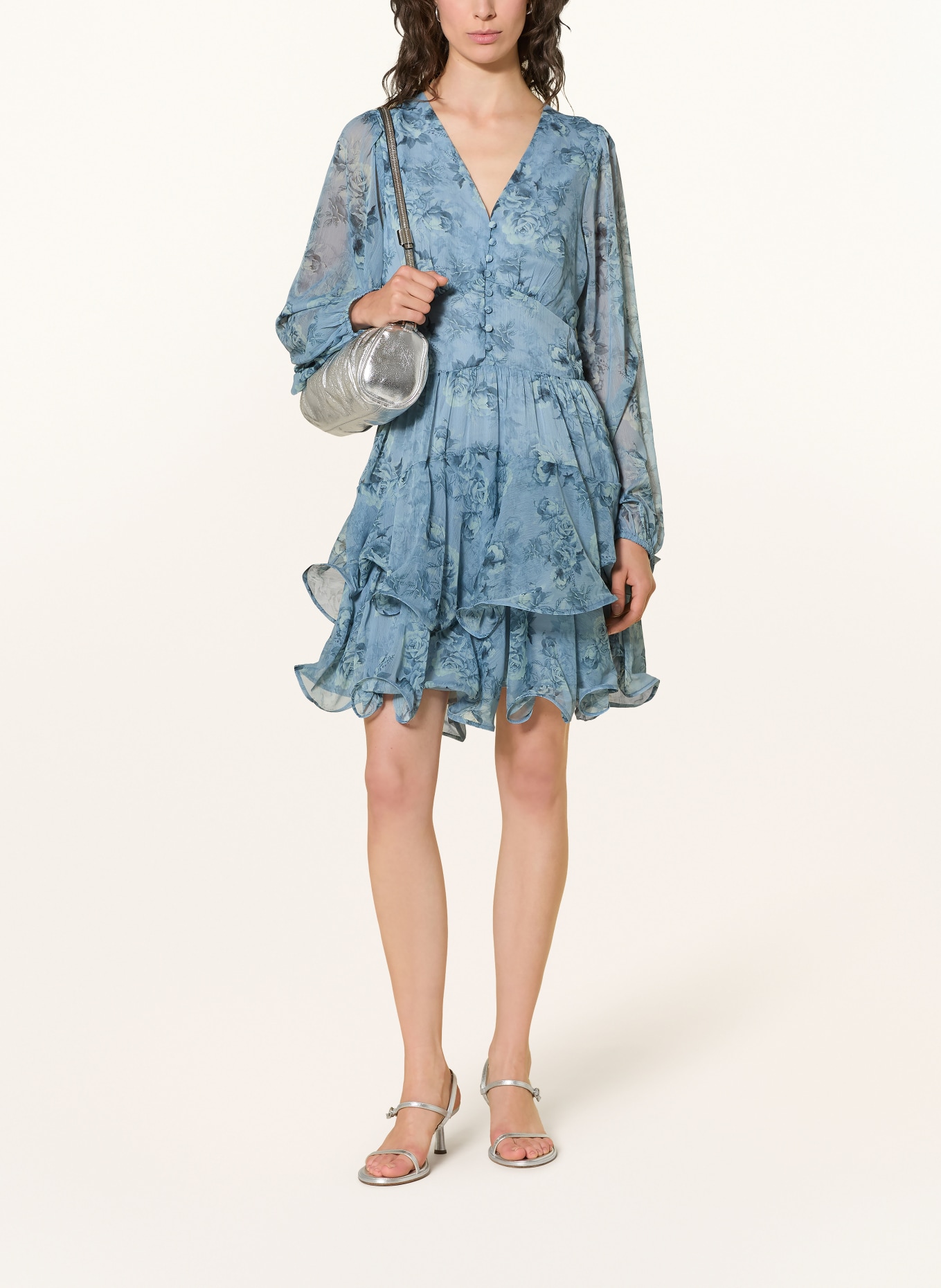 NEO NOIR Robe MABELLA à volants: BLEU GRIS / ÉCRU / BLEU FONCÉ