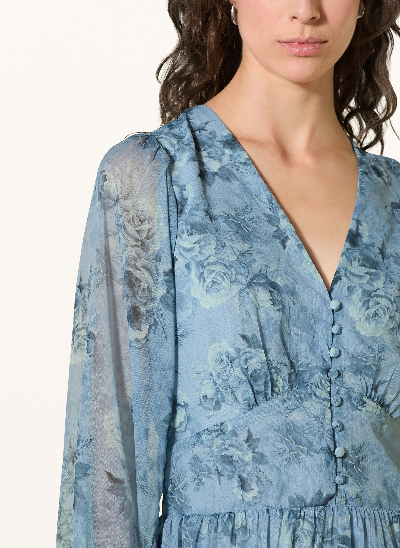 NEO NOIR Robe MABELLA à volants: BLEU GRIS / ÉCRU / BLEU FONCÉ
