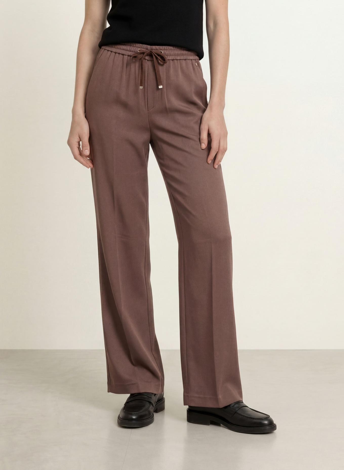 HERNO Satinhose: BRAUN