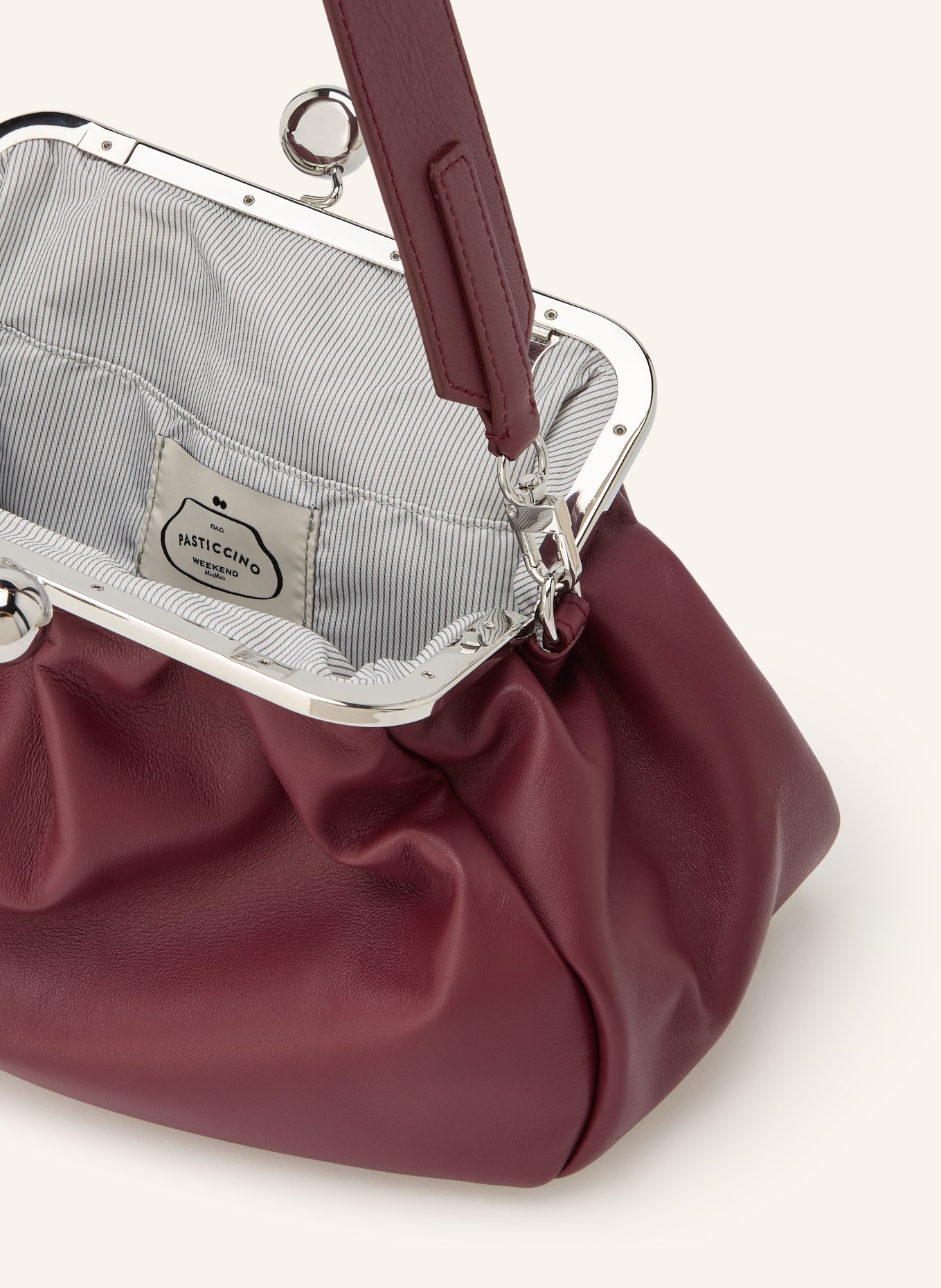 WEEKEND Max Mara Schoudertas PASTICCINO MEDIUM: DONKERROOD / ZILVER