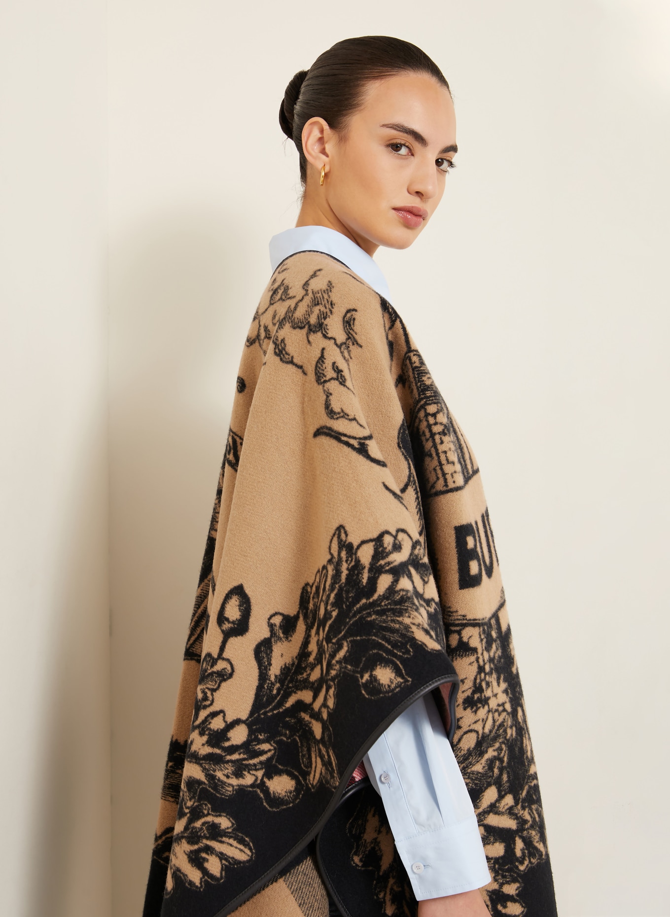 BURBERRY Cape GALLANT KNIGHT: BEIGE / RÖD / SVART