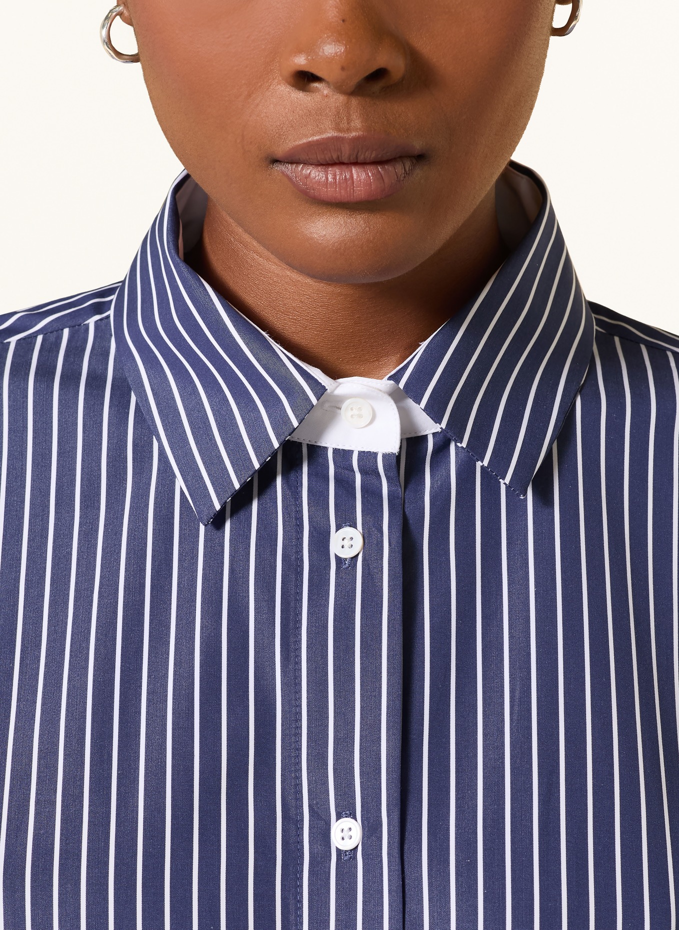 windsor. Overhemdblouse: DONKERBLAUW / WIT